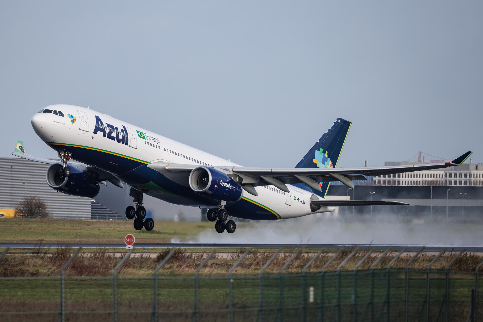 Paris Orly Airport: Azul (AD / AZU) | Airbus A330-243 A332 | PR-AIW | MSN 0462