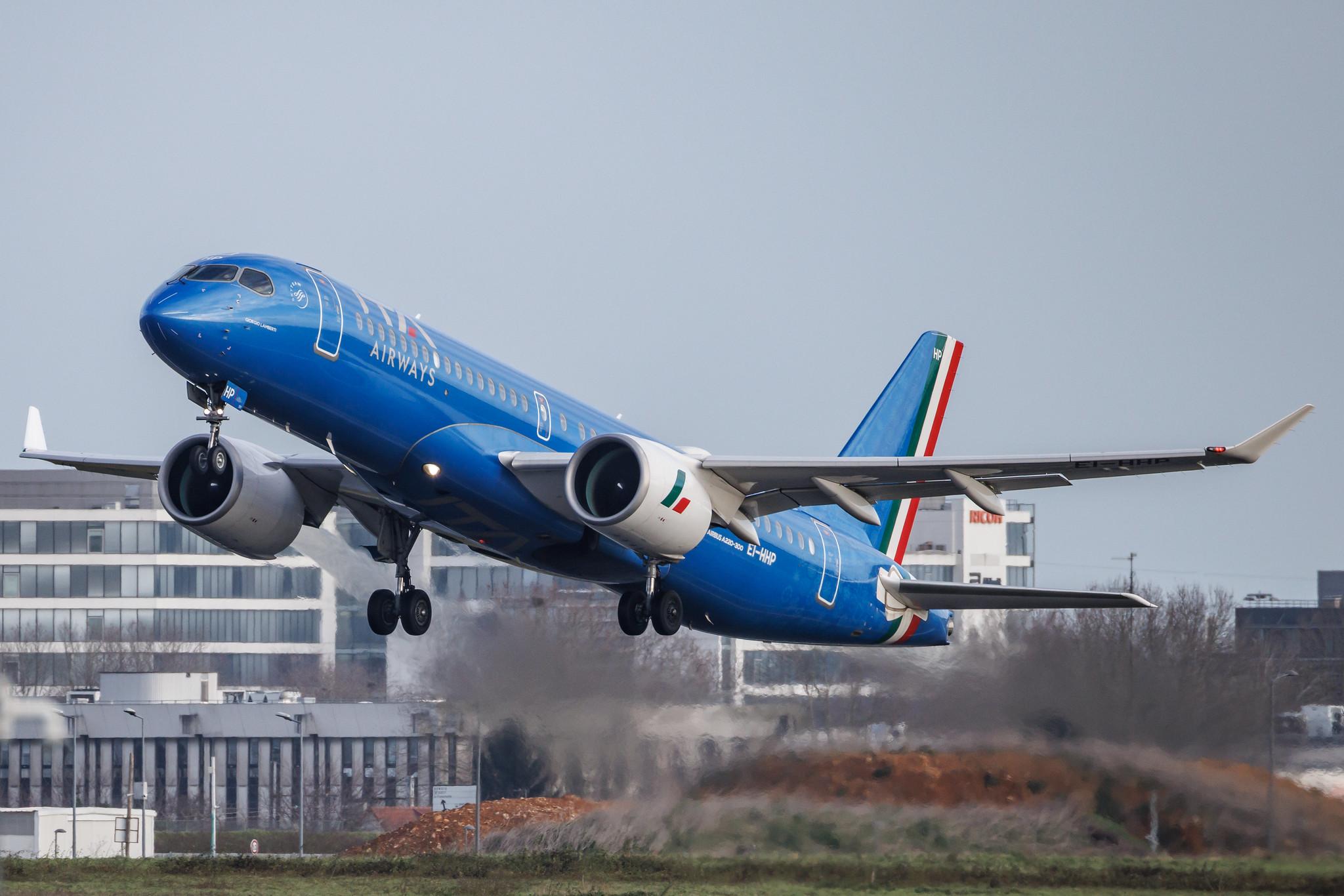 Paris Orly Airport: ITA Airways (AZ / ITY) | Airbus A220-300 BCS3 | EI-HHP | MSN 55248