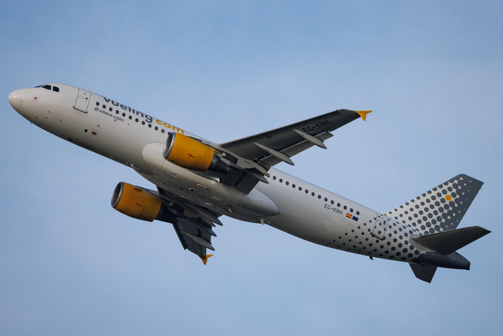 Paris Orly Airport: Vueling (VY / VLG) | Airbus A320-214 A320 | EC-KRH | MSN 3529