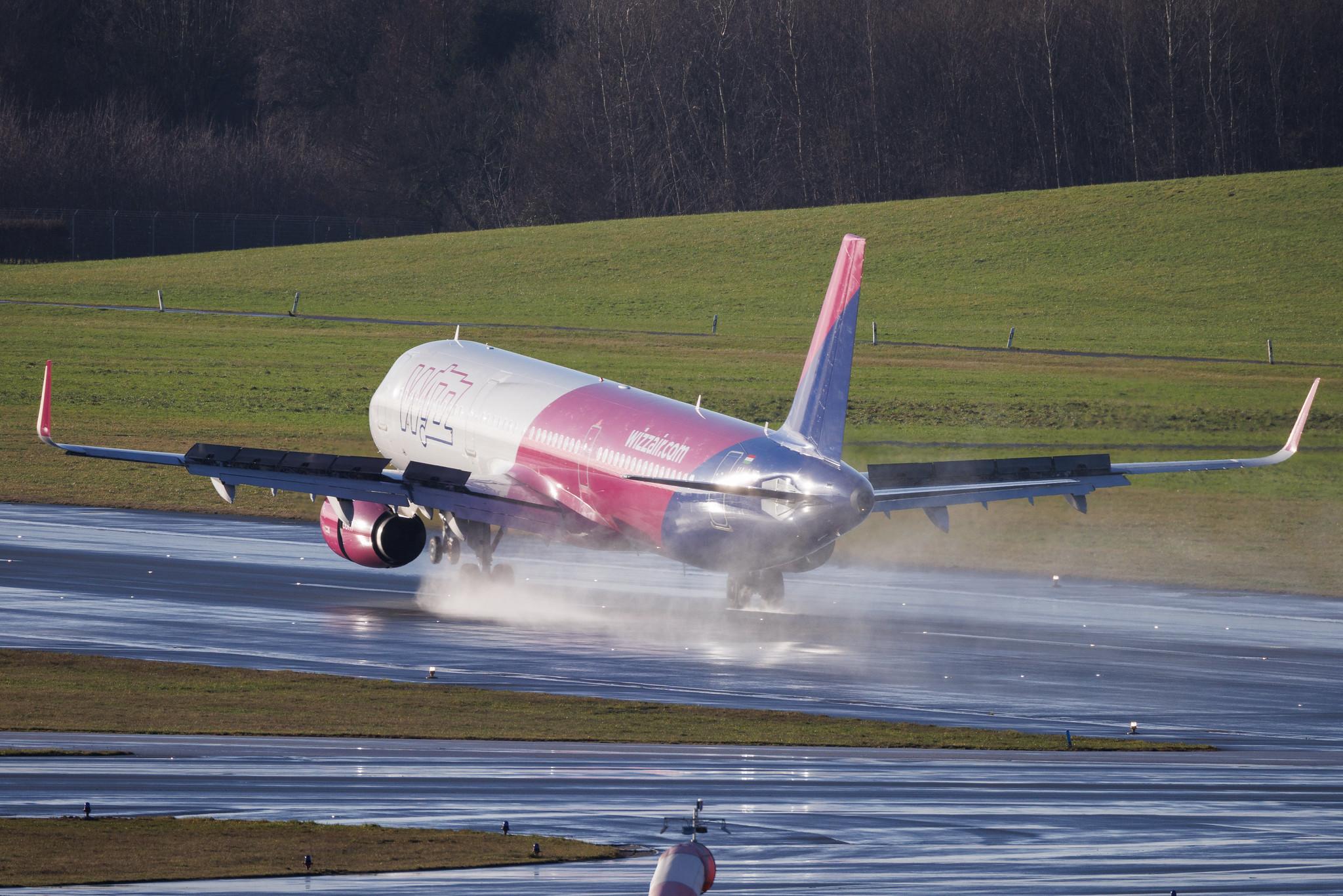 Hamburg Airport: Wizz Air (W6 / WZZ) | Airbus A321-231 A321 | HA-LXD | MSN 07032