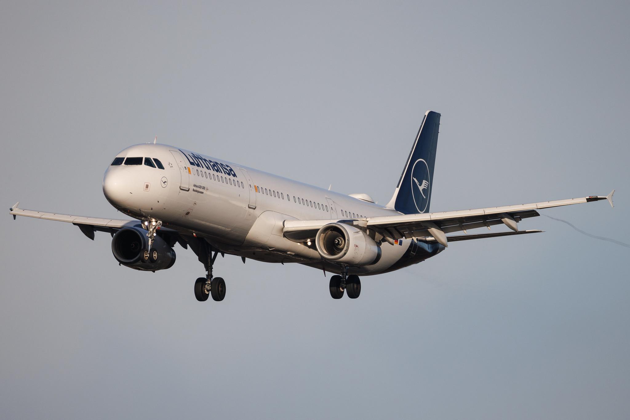 Hamburg Airport: Lufthansa (LH / DLH) | Airbus A321-231 A321 | D-AIDM | MSN 4916