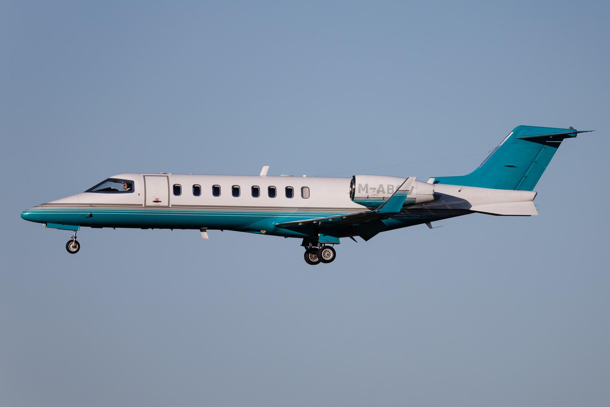 Hamburg Airport: Ryanair (FR / RYR) | Learjet 45 LJ45 | M-ABGV | MSN 45-421