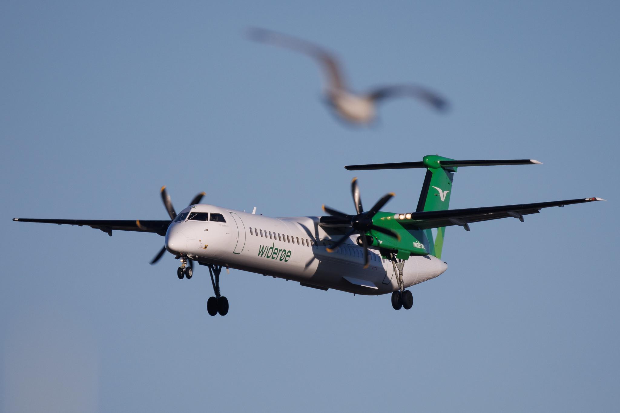 Hamburg Airport: Wideroe (WF / WIF) | De Havilland Canada Dash 8-400 DH8D | LN-WDK | MSN 4337