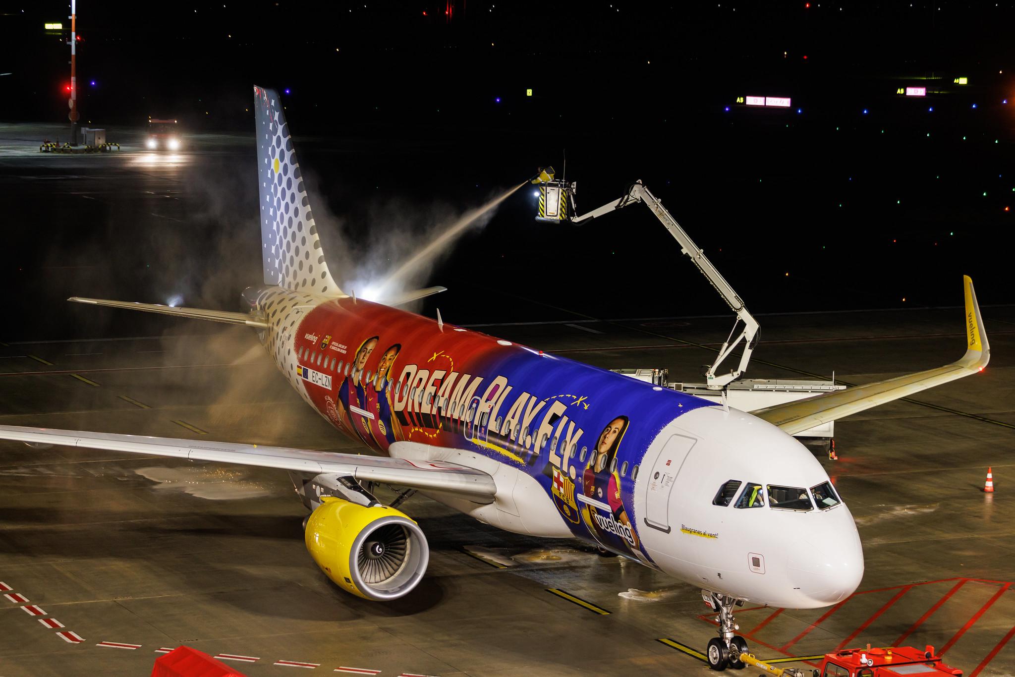Hamburg Airport: Vueling (VY / VLG) | Livery: Dream. Play. Fly. Livery | Airbus A320-214 A320 | EC-LZN | MSN 05925