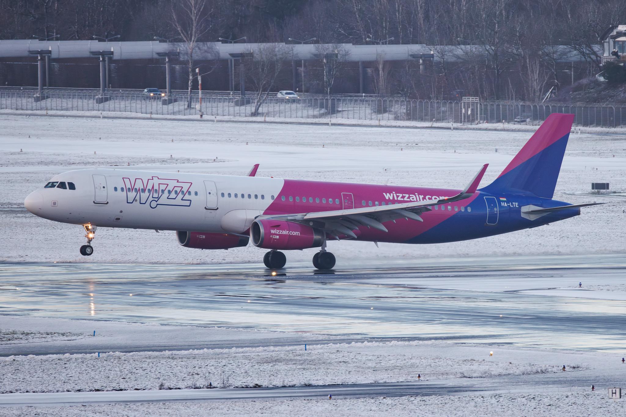 Hamburg Airport: Wizz Air (W6 / WZZ) | Airbus A321-231 A321 | HA-LTE | MSN 8325