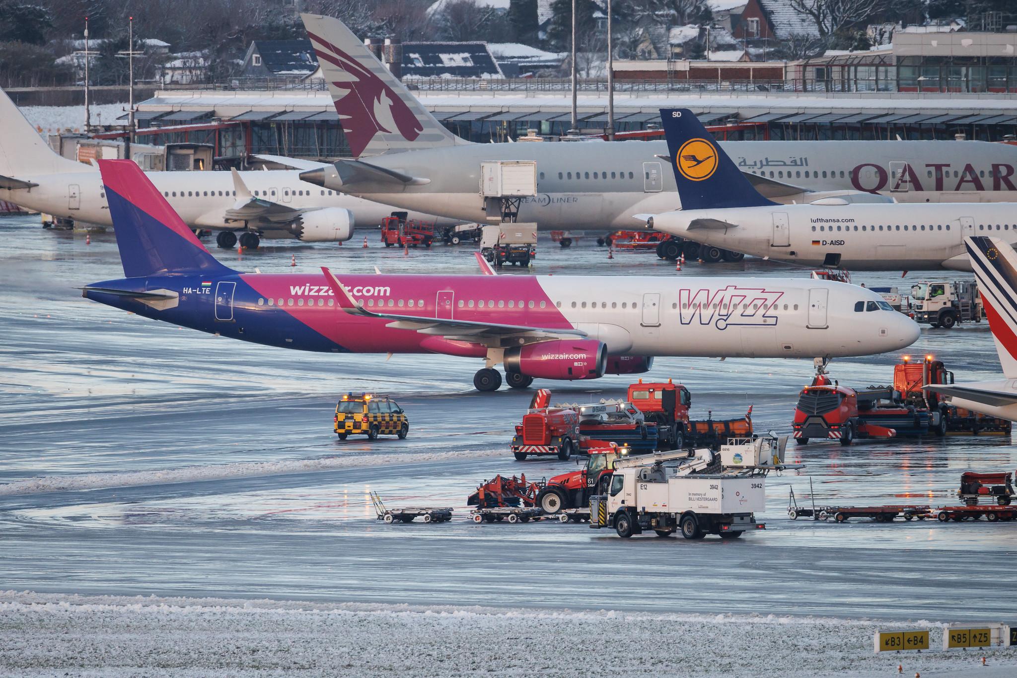 Hamburg Airport: Wizz Air (W6 / WZZ) | Airbus A321-231 A321 | HA-LTE | MSN 8325