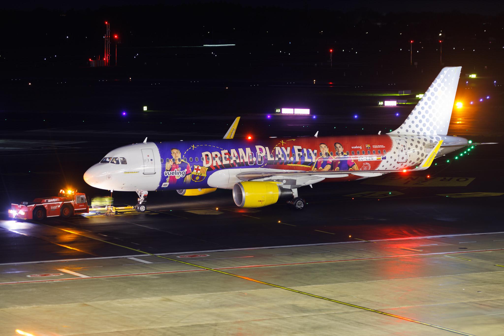 Hamburg Airport: Vueling (VY / VLG) | Livery: Dream. Play. Fly. Livery | Airbus A320-214 A320 | EC-LZN | MSN 05925