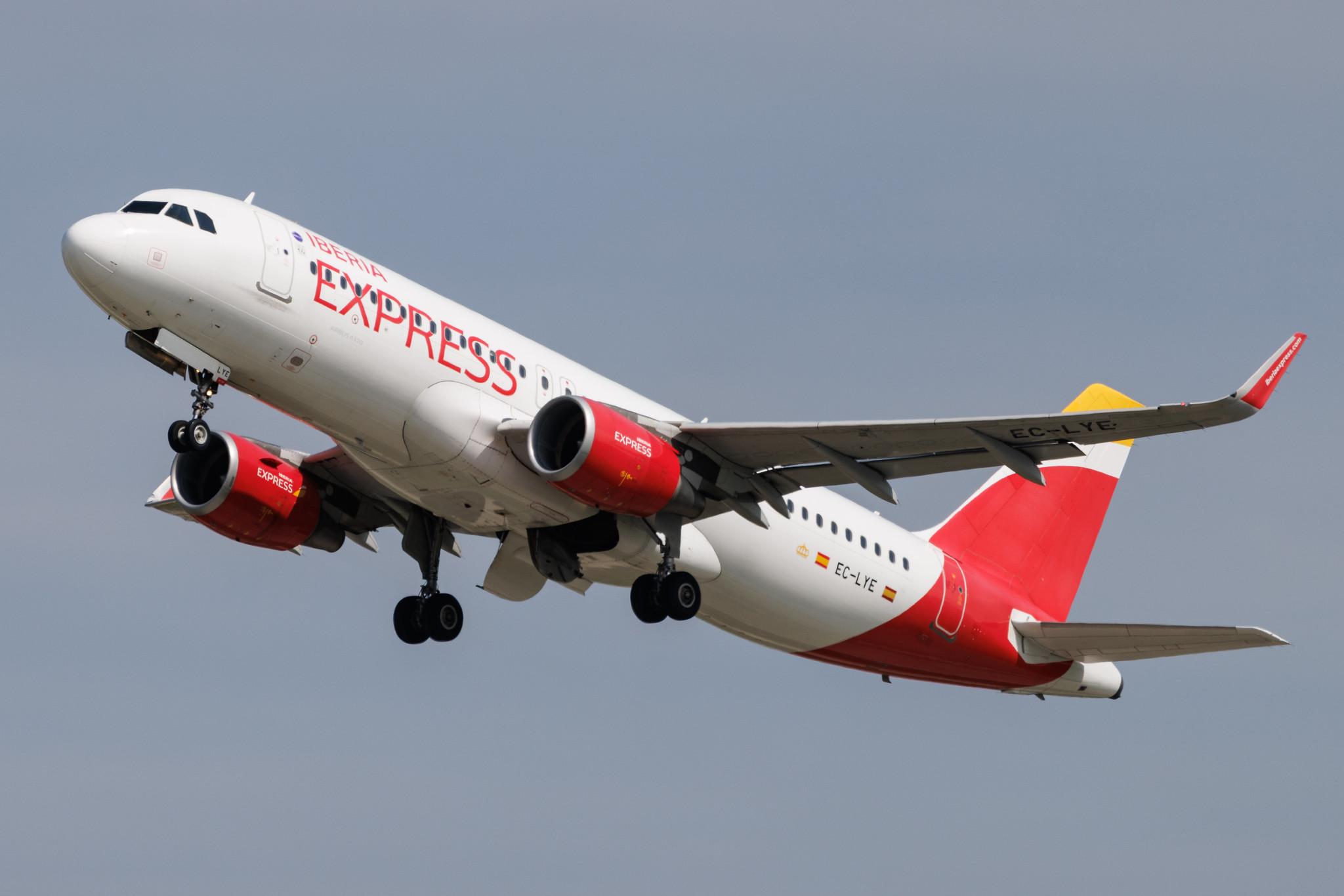 Flughafen Berlin Brandenburg: Iberia Express (I2 / IBS) | Airbus A320-216 A320 | EC-LYE | MSN 5729