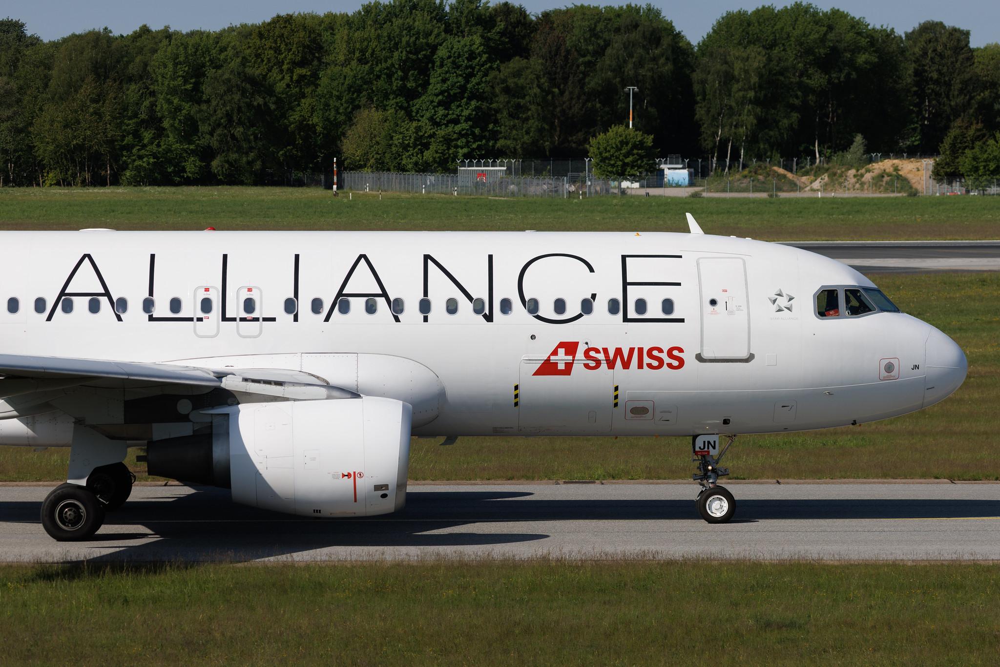 Hamburg Airport: Swiss (LX / SWR) | Livery: Star Alliance Livery | Airbus A320-214 A320 | HB-IJN | MSN 0643