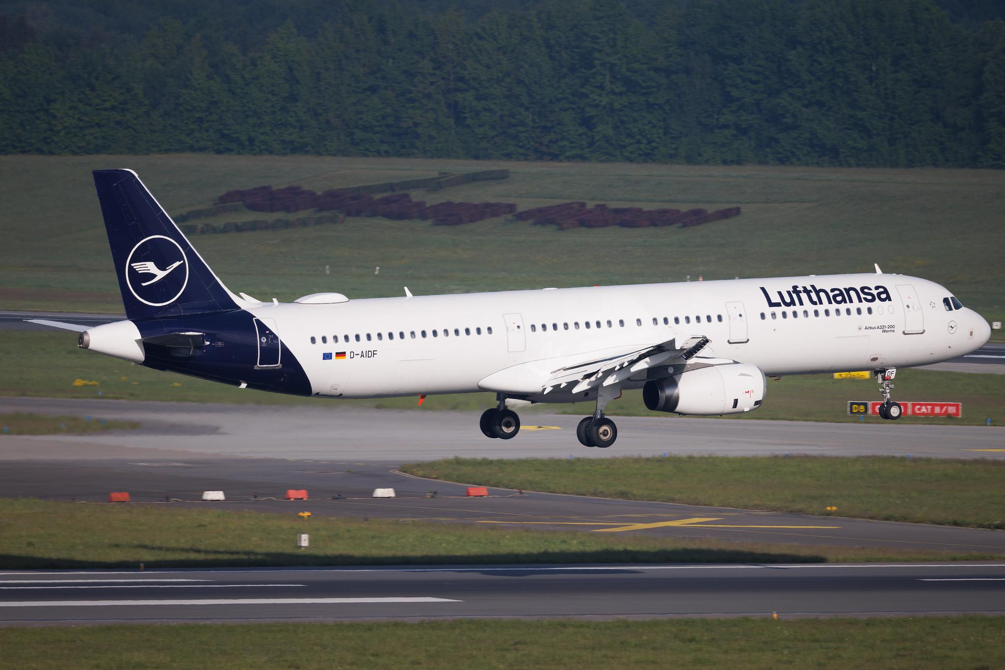 Hamburg Airport: Lufthansa (LH / DLH) | Airbus A321-231 A321 | D-AIDF | MSN 4626