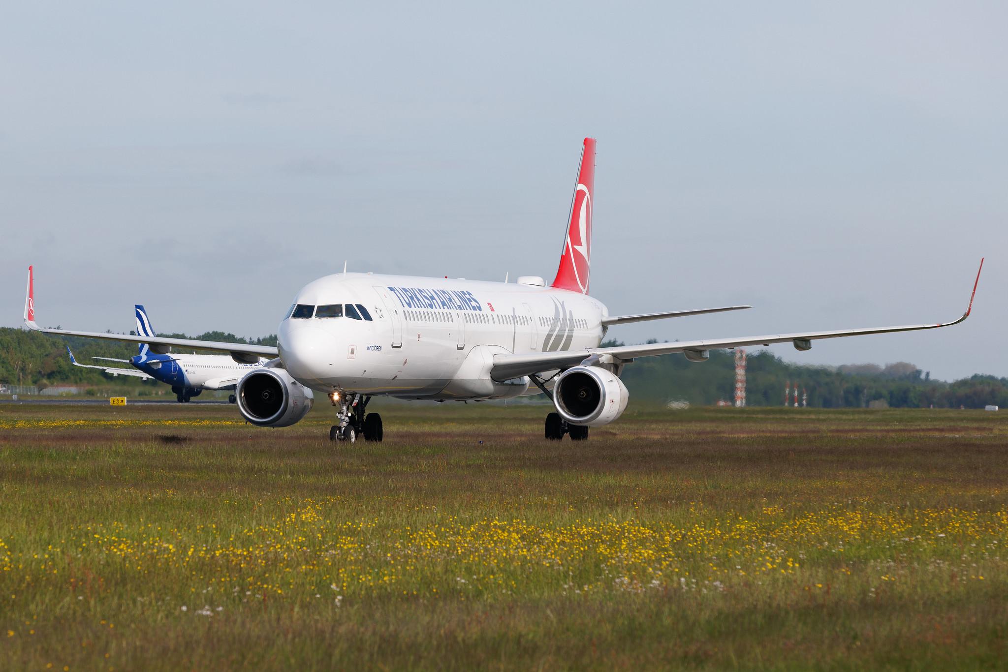 Hamburg Airport: Turkish Airlines (TK / THY) | Airbus A321-231 A321 | TC-JSJ | MSN 5633