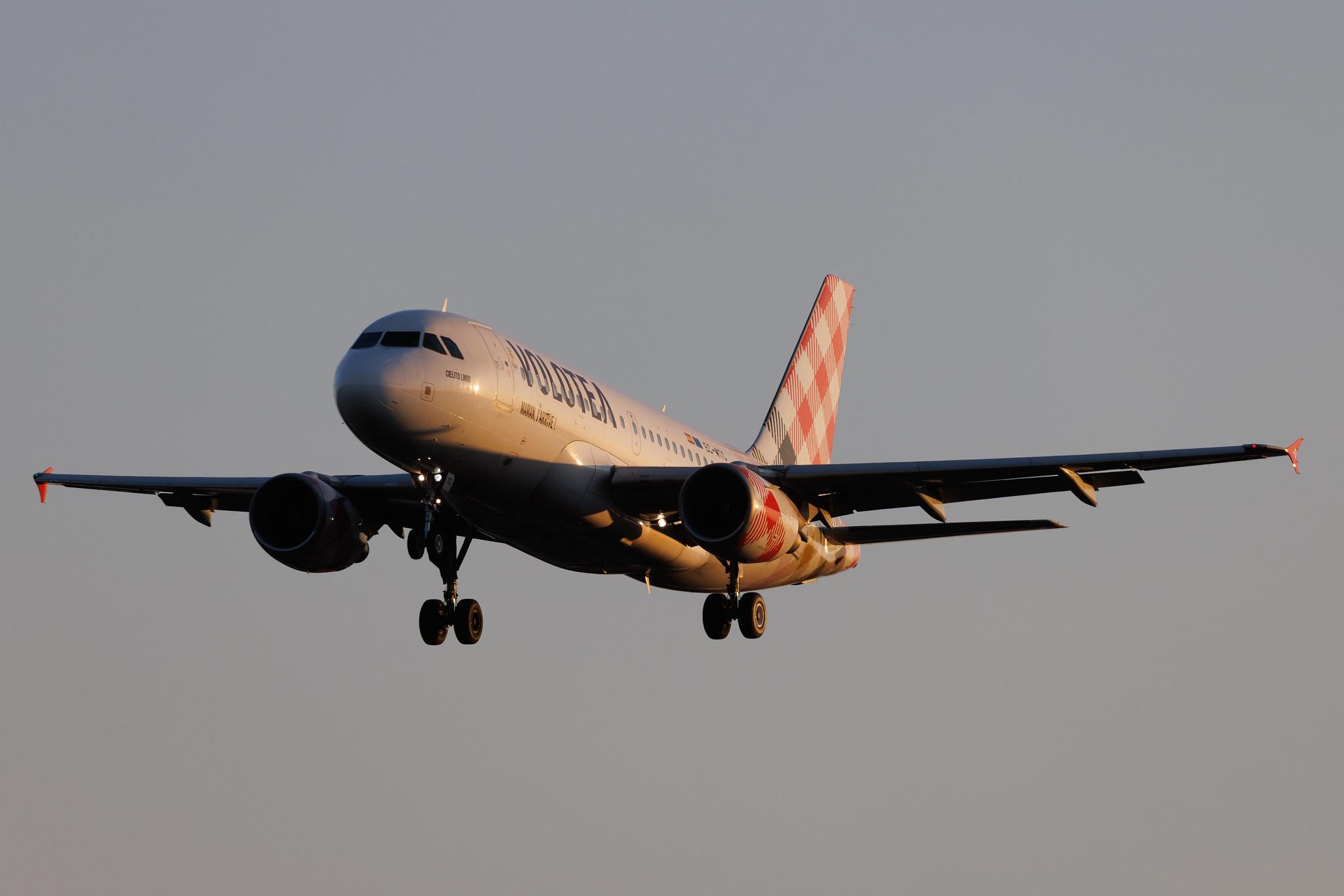 Hamburg Airport: Volotea (V7 / VOE) | Airbus A319-111 A319 | EC-MTC | MSN 02258