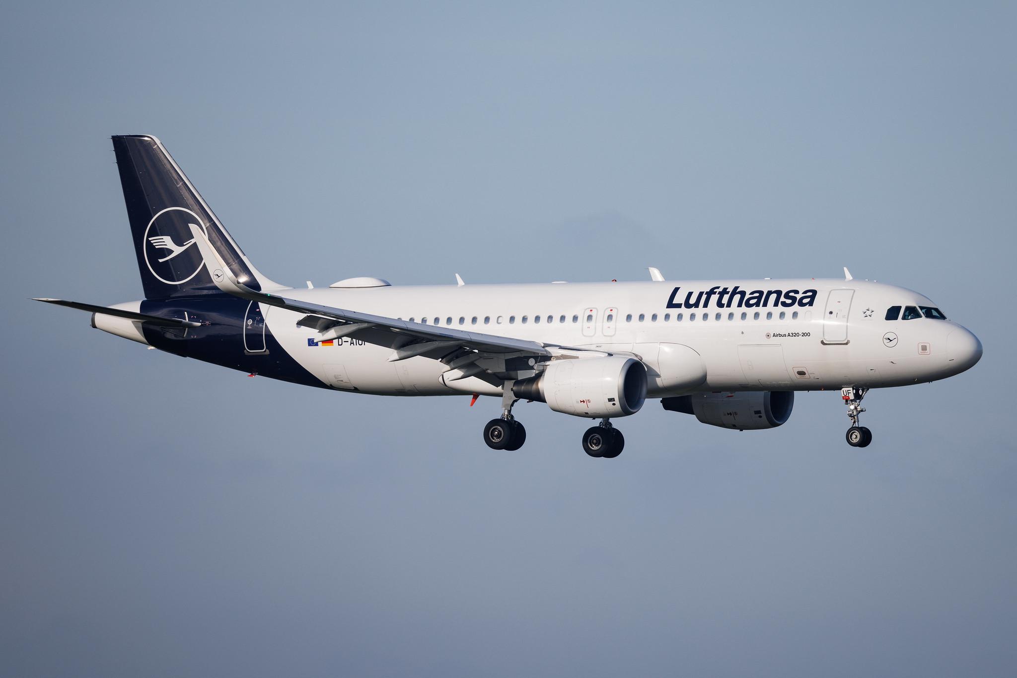 Hamburg Airport: Lufthansa (LH / DLH) | Airbus A320-214 A320 | D-AIUF | MSN 6141