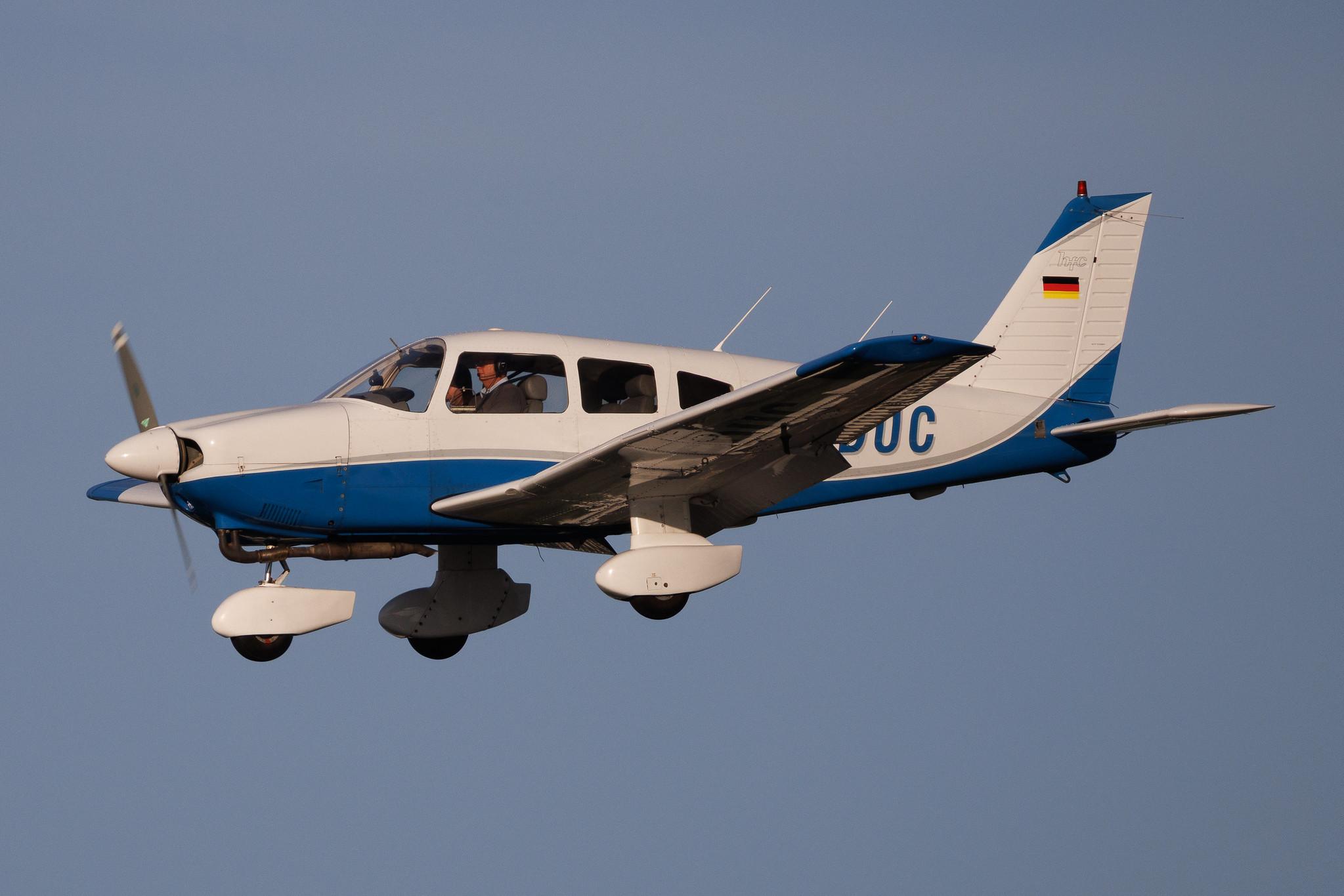 Hamburg Airport: Private owner | Piper PA28-181 Archer II P28A | D-EDUC | MSN 2890170