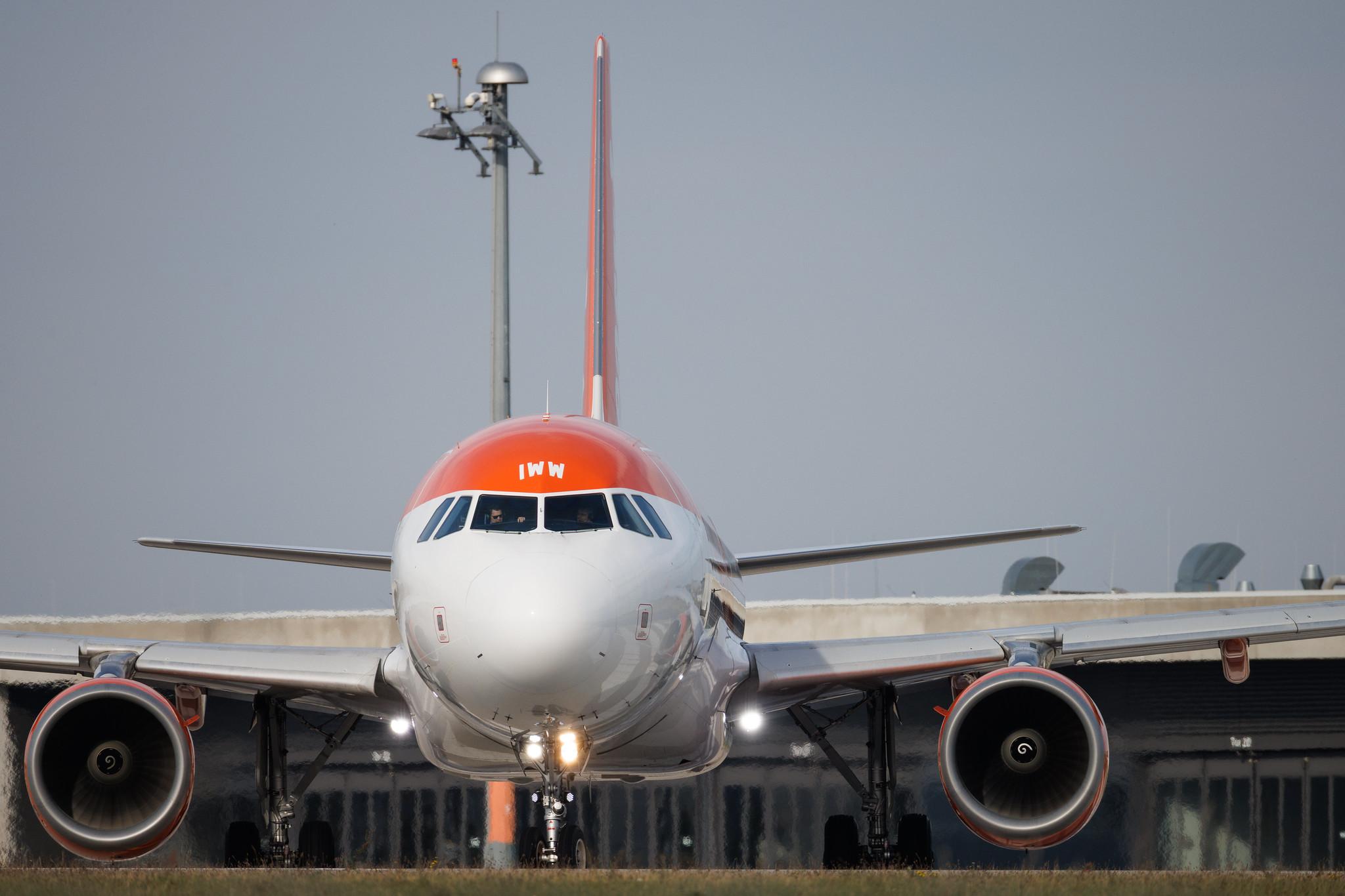 Flughafen Berlin Brandenburg: easyJet (U2 / EZY) | Operator: easyJet Europe | Airbus A320-214 A320 | OE-IWW | MSN 06257