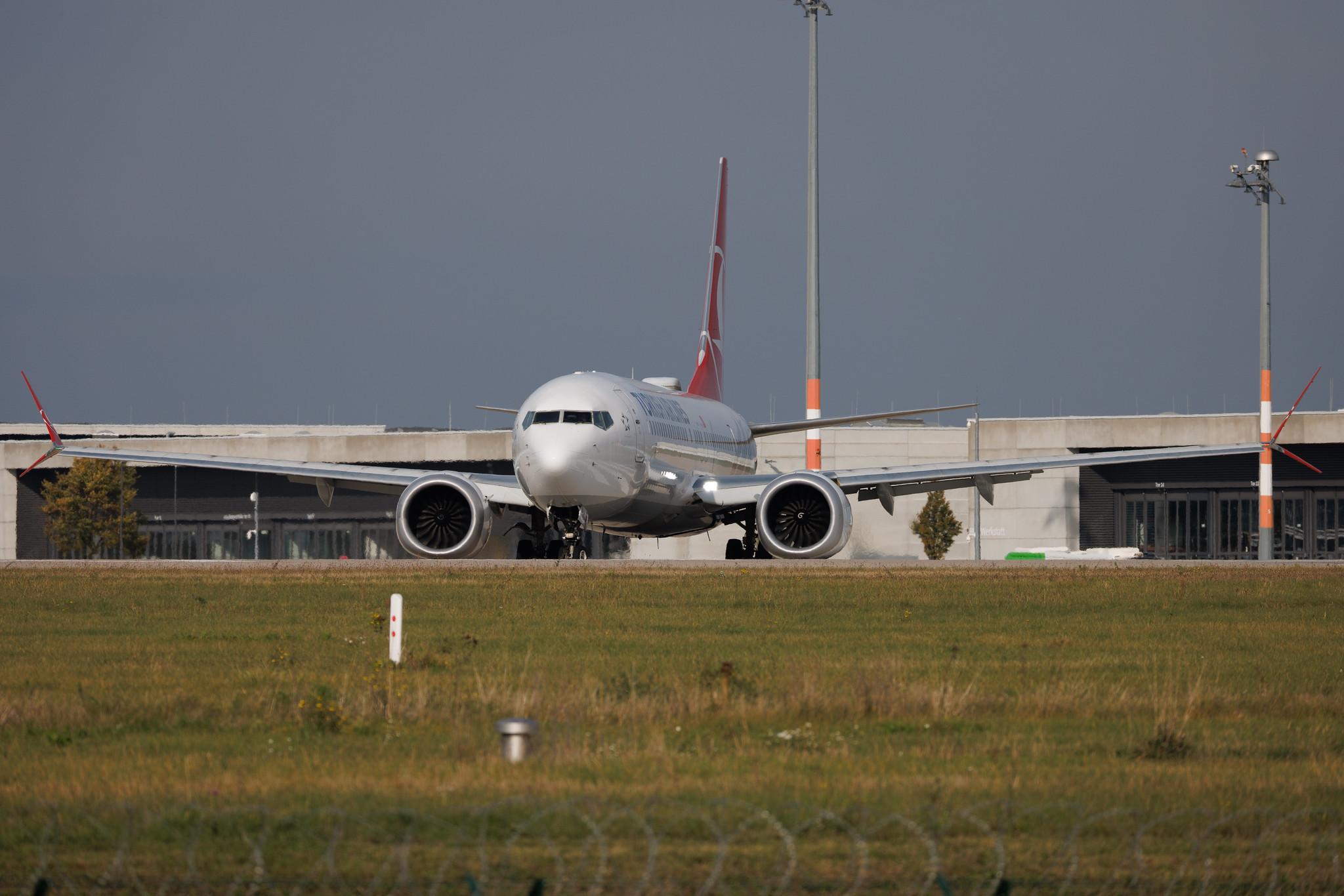 Flughafen Berlin Brandenburg: Turkish Airlines (TK / THY) | Boeing 737 MAX 9 B39M | TC-LYA | MSN 60062