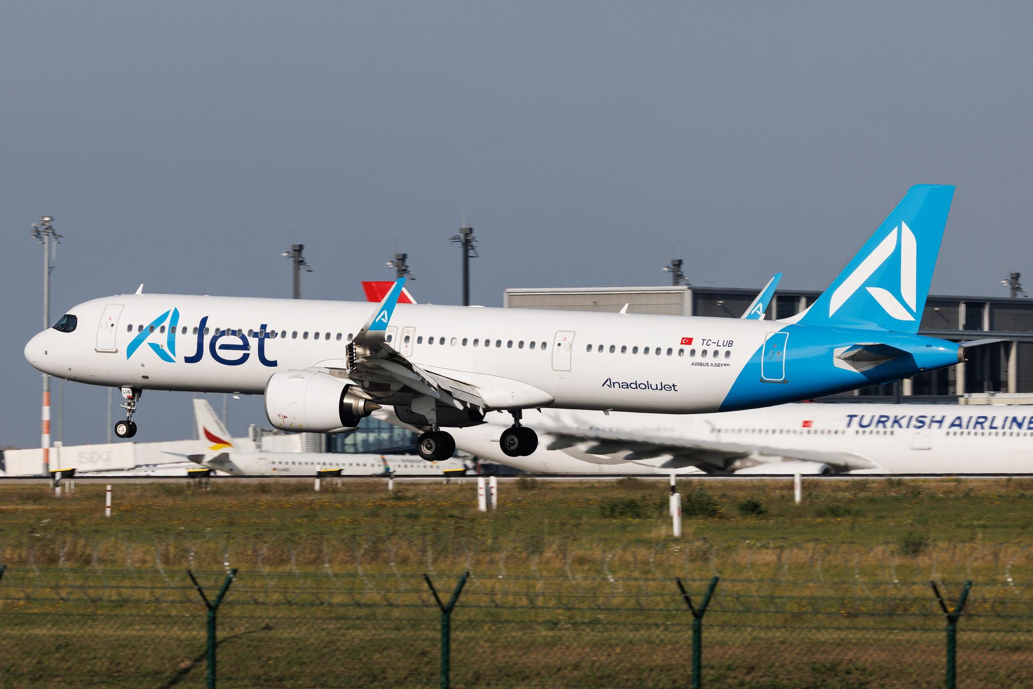 Flughafen Berlin Brandenburg: AnadoluJet (TK / THY) | Operator: Turkish Airlines | Airbus A321-271NX A21N | TC-LUB | MSN 10272
