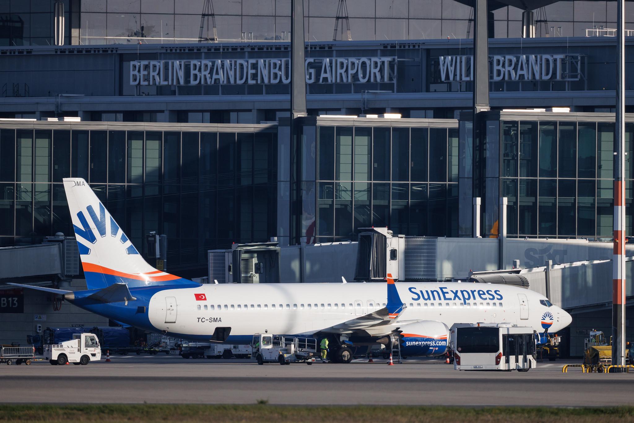 Flughafen Berlin Brandenburg: SunExpress (XQ / SXS) | Boeing 737 MAX 8 B38M | TC-SMA | MSN 63603