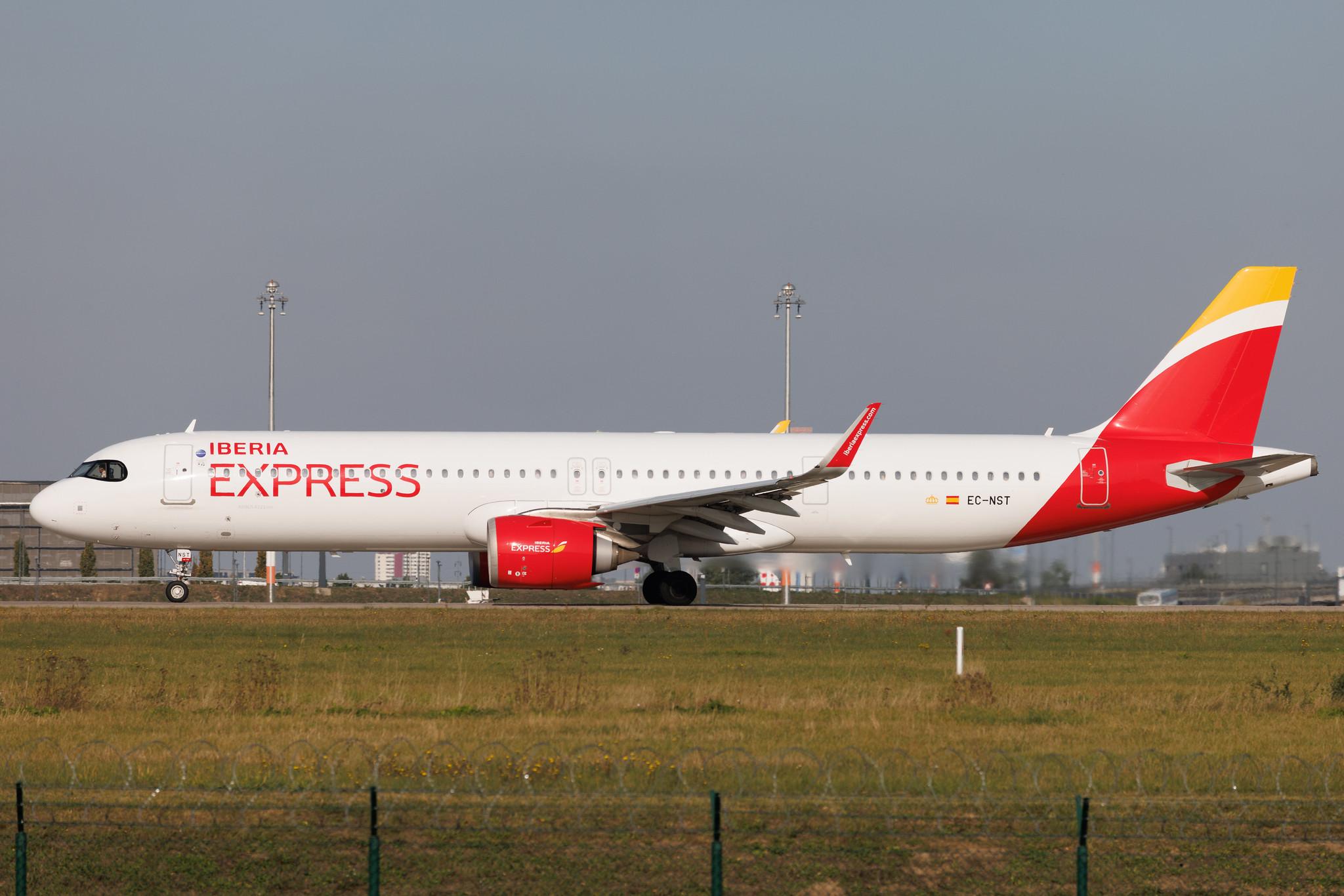 Flughafen Berlin Brandenburg: Iberia Express (I2 / IBS) | Airbus A321-251NX A21N | EC-NST | MSN 10991