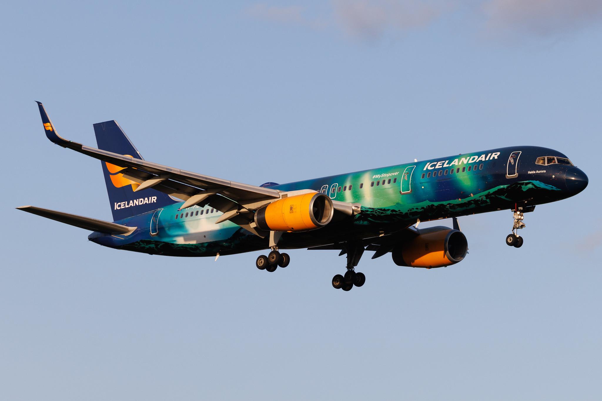 Hamburg Airport: Icelandair (FI / ICE) | Livery: Aurora Borealis Livery | Boeing 757-256 B752 | TF-FIU | MSN 26243