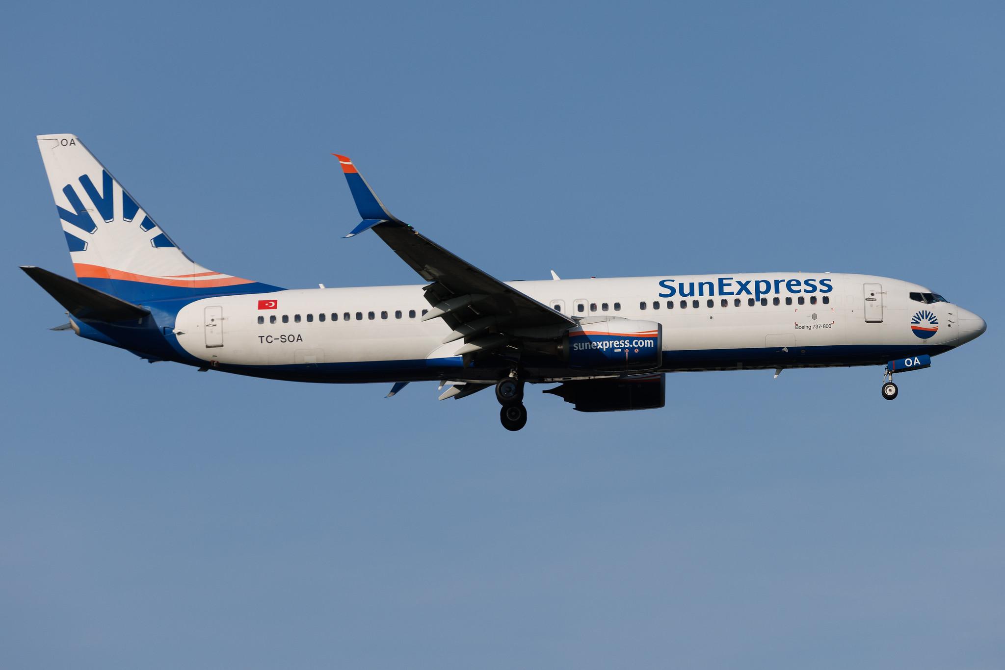 Hamburg Airport: SunExpress (XQ / SXS) | Boeing 737-8HC B738 | TC-SOA | MSN 61184