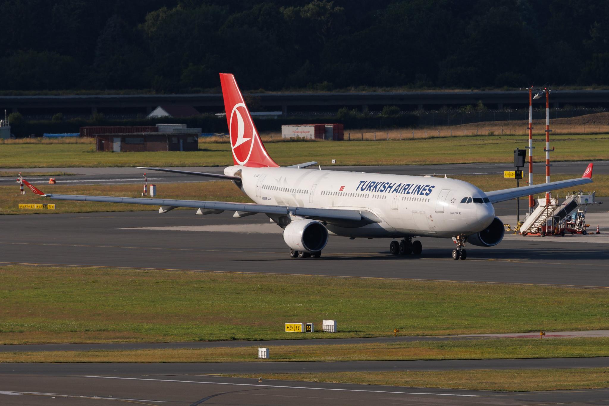 Hamburg Airport: Turkish Airlines (TK / THY) | Airbus A330-223 A332 | TC-JIP | MSN 0876