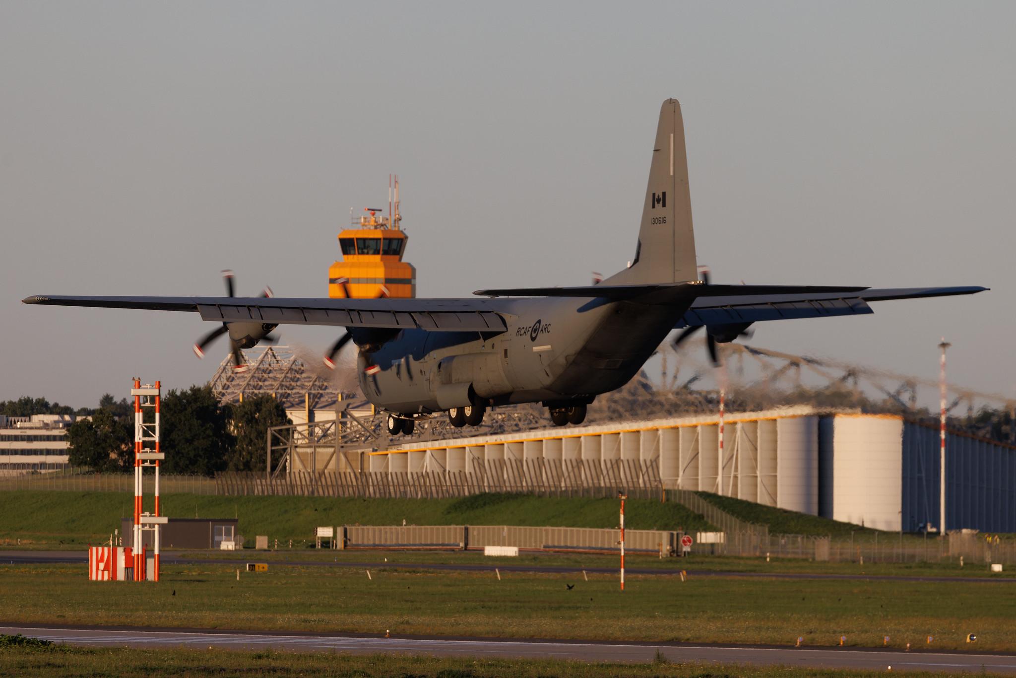 Hamburg Airport: Royal Canadian Air Force (/ CFC) | Lockheed Martin CC-130J Super Hercules (C-130J-30) C130 | 130616 | MSN 382-5689