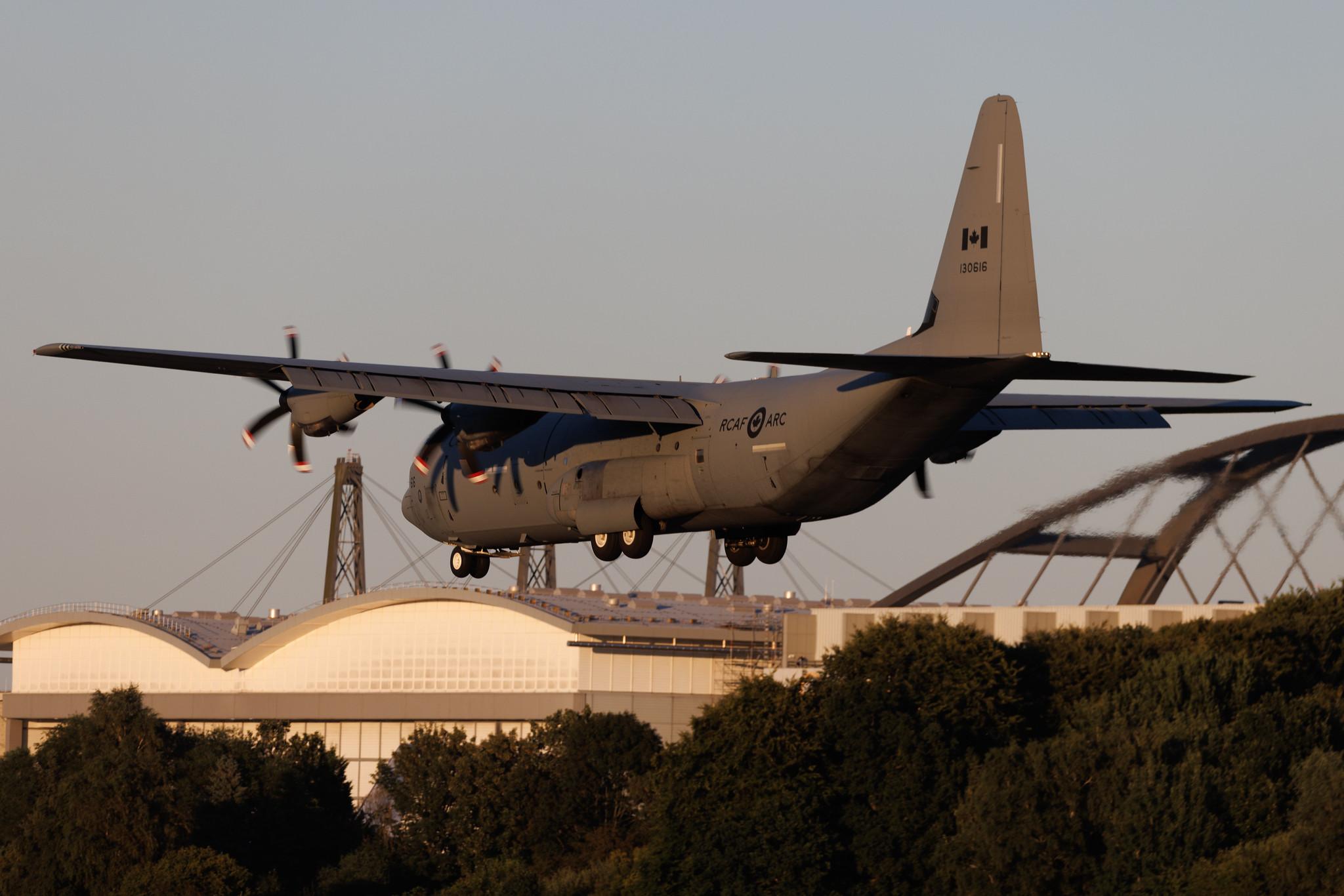 Hamburg Airport: Royal Canadian Air Force (/ CFC) | Lockheed Martin CC-130J Super Hercules (C-130J-30) C130 | 130616 | MSN 382-5689