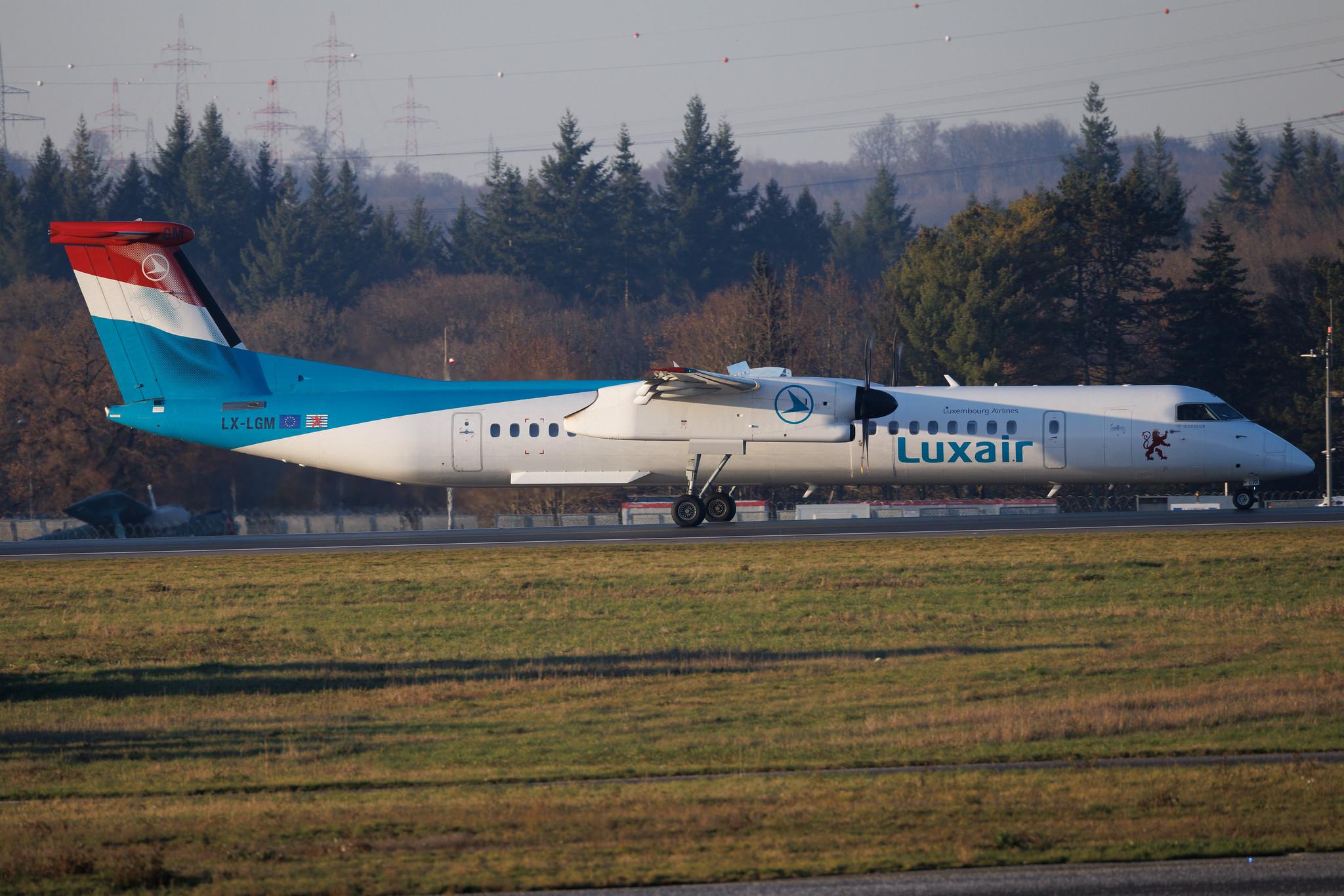 Luxembourg Findel Airport: Luxair (LG / LGL) | De Havilland Canada Dash 8-400 DH8D | LX-LGM | MSN 4425