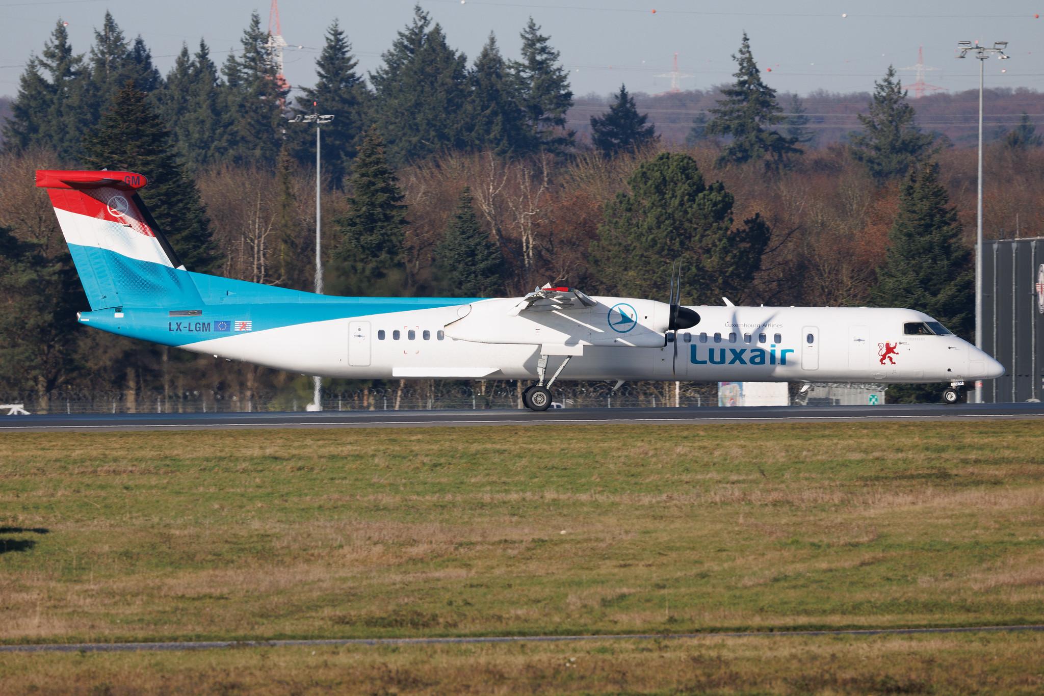Luxembourg Findel Airport: Luxair (LG / LGL) | De Havilland Canada Dash 8-400 DH8D | LX-LGM | MSN 4425
