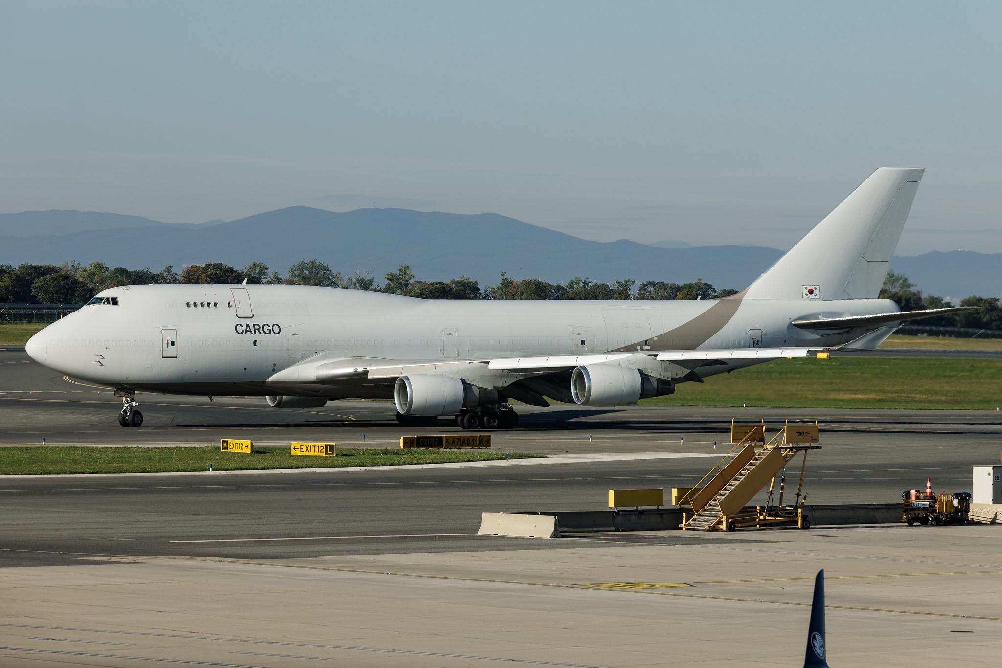 Vienna International Airport: AirZeta (KJ / AIH) | Operator: Air Zeta | Boeing 747-48E(BDSF) B744 | HL7421 | MSN 25784