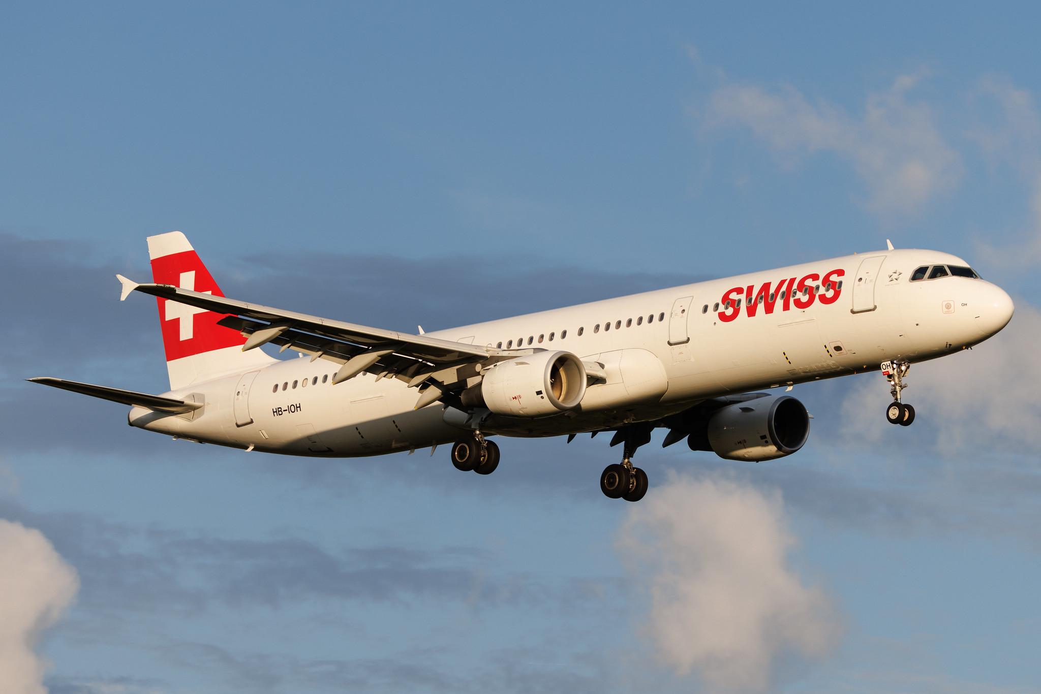 Hamburg Airport: Swiss (LX / SWR) | Airbus A321-111 A321 | HB-IOH | MSN 0664