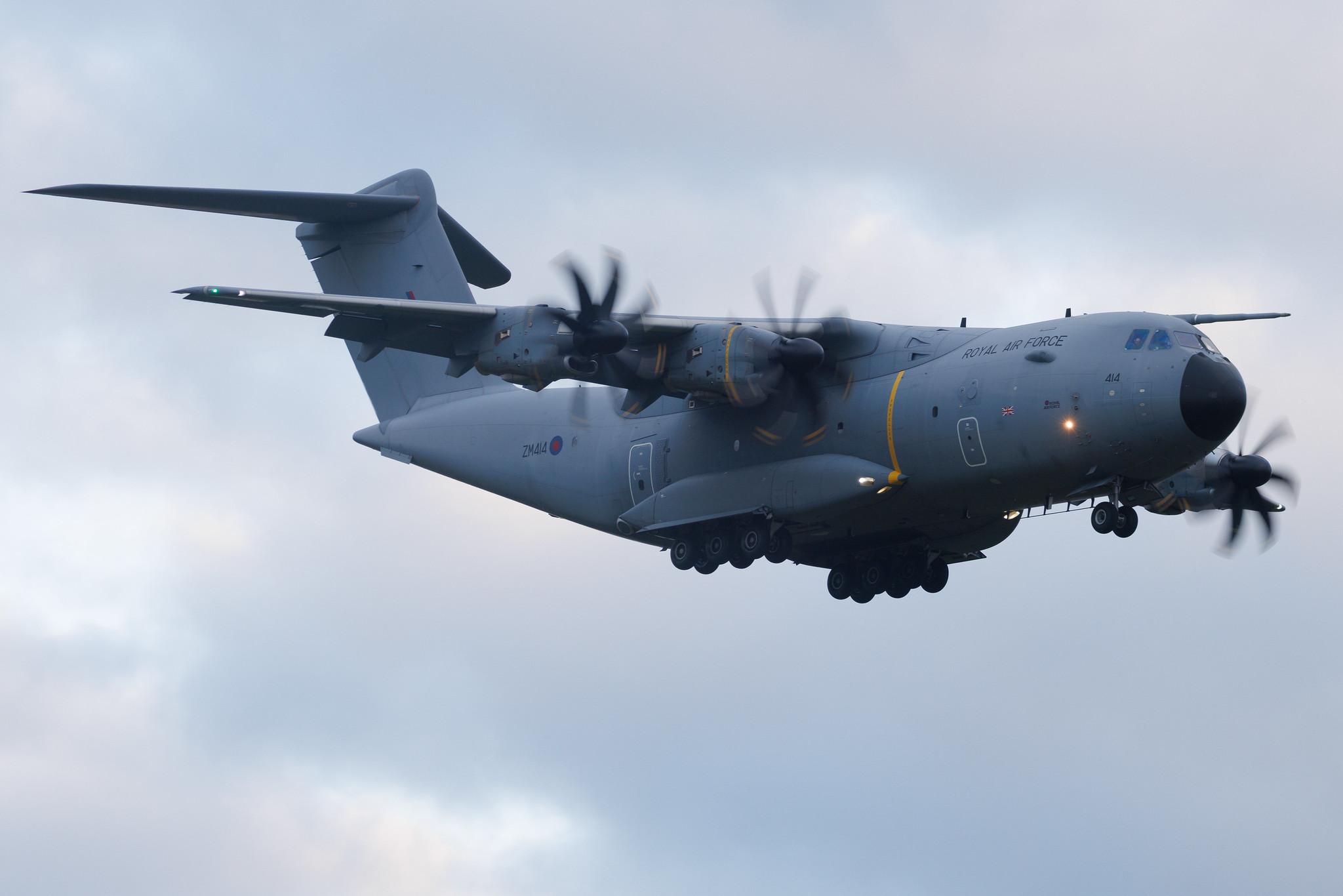 Hamburg Airport: United Kingdom - Royal Air Force (RAF) (/ RRR) | Operator: United Kingdom - Royal Air Force Air Transport | Airbus A400M Atlas A400 | ZM414 | MSN 047