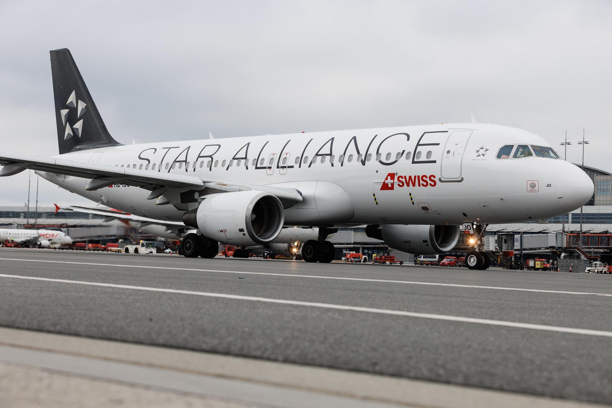 Hamburg Airport: Swiss (LX / SWR) | Livery: Star Alliance Livery | Airbus A320-214 A320 | HB-IJO | MSN 0673