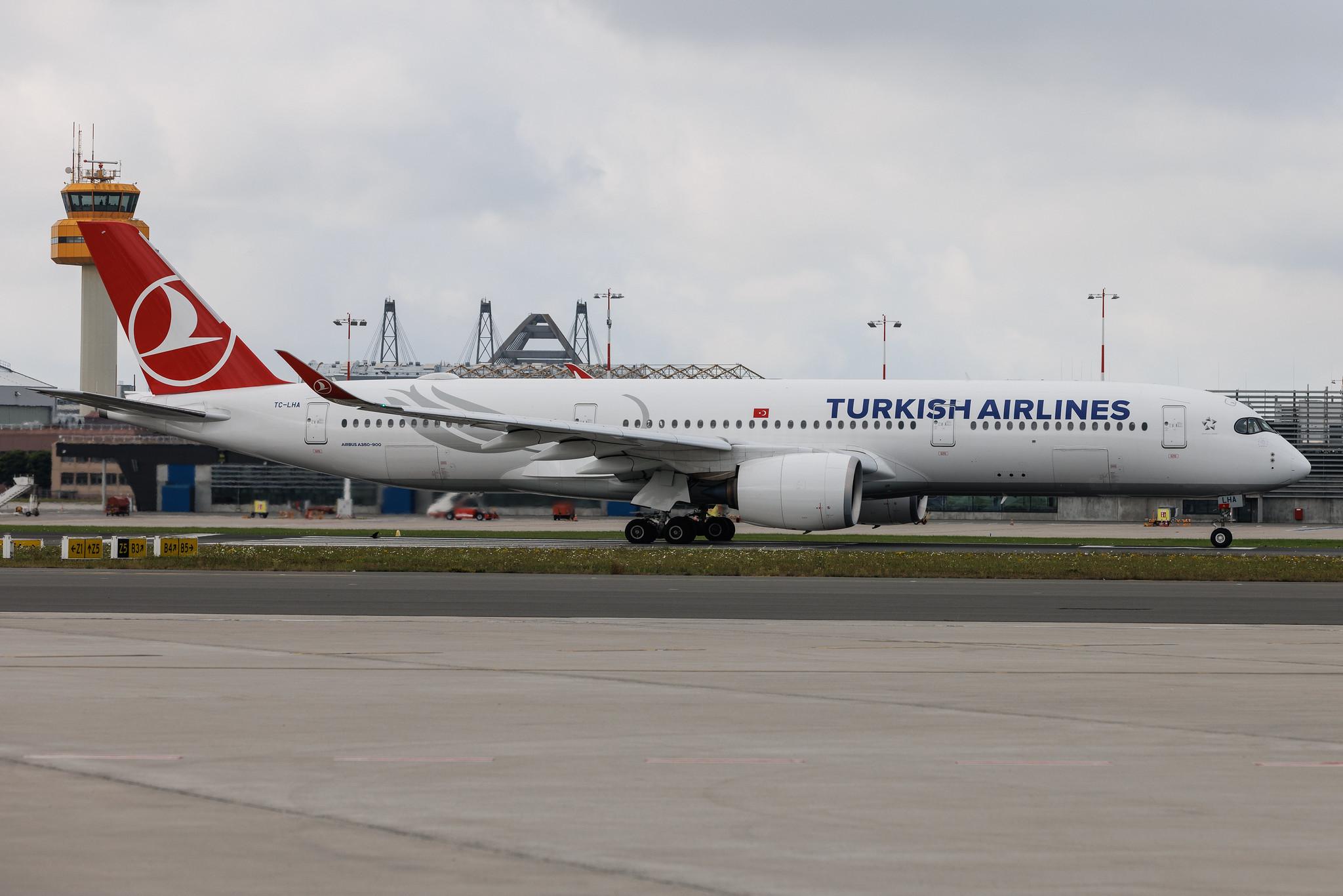 Hamburg Airport: Turkish Airlines (TK / THY) | Airbus A350-941 A359 | TC-LHA | MSN 688