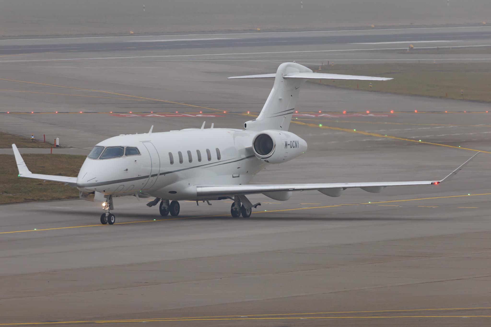 Flughafen Zürich: Private owner | Bombardier Challenger 350 CL35 | M-OCNY | MSN 20581