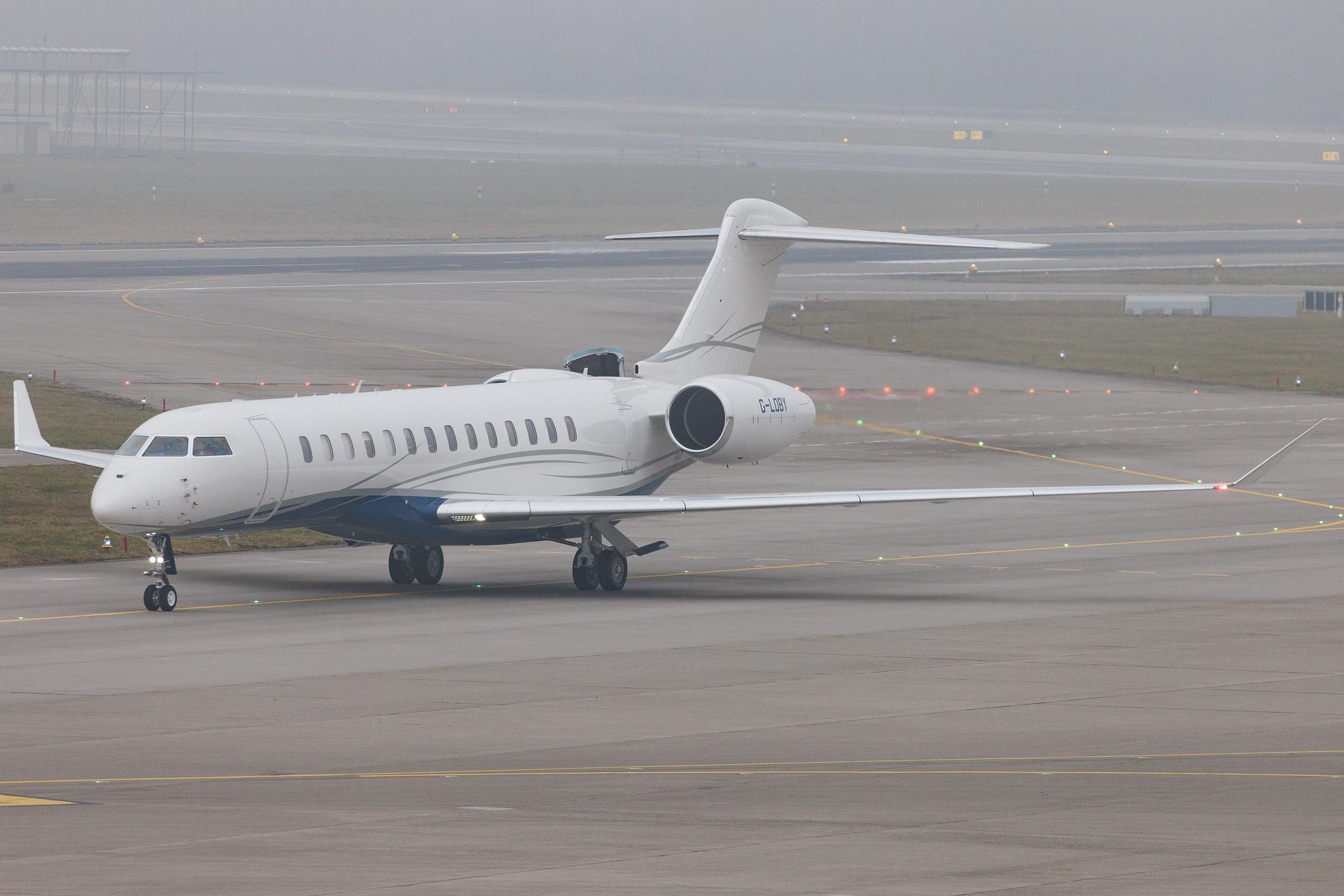 Flughafen Zürich: Jet Concierge Club (JCO) | Bombardier Global 7500 GL7T | G-LOBY | MSN 70171