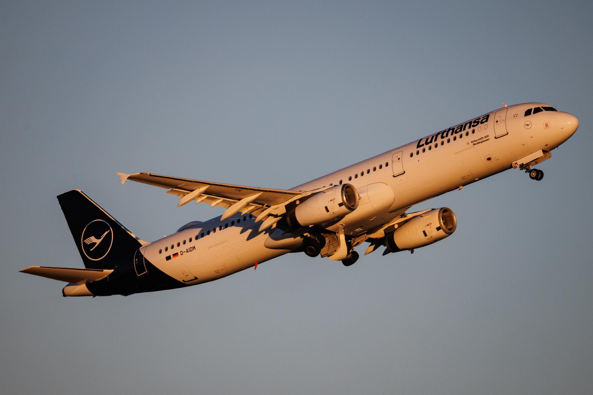 Hamburg Airport: Lufthansa (LH / DLH) | Airbus A321-231 A321 | D-AIDM | MSN 4916