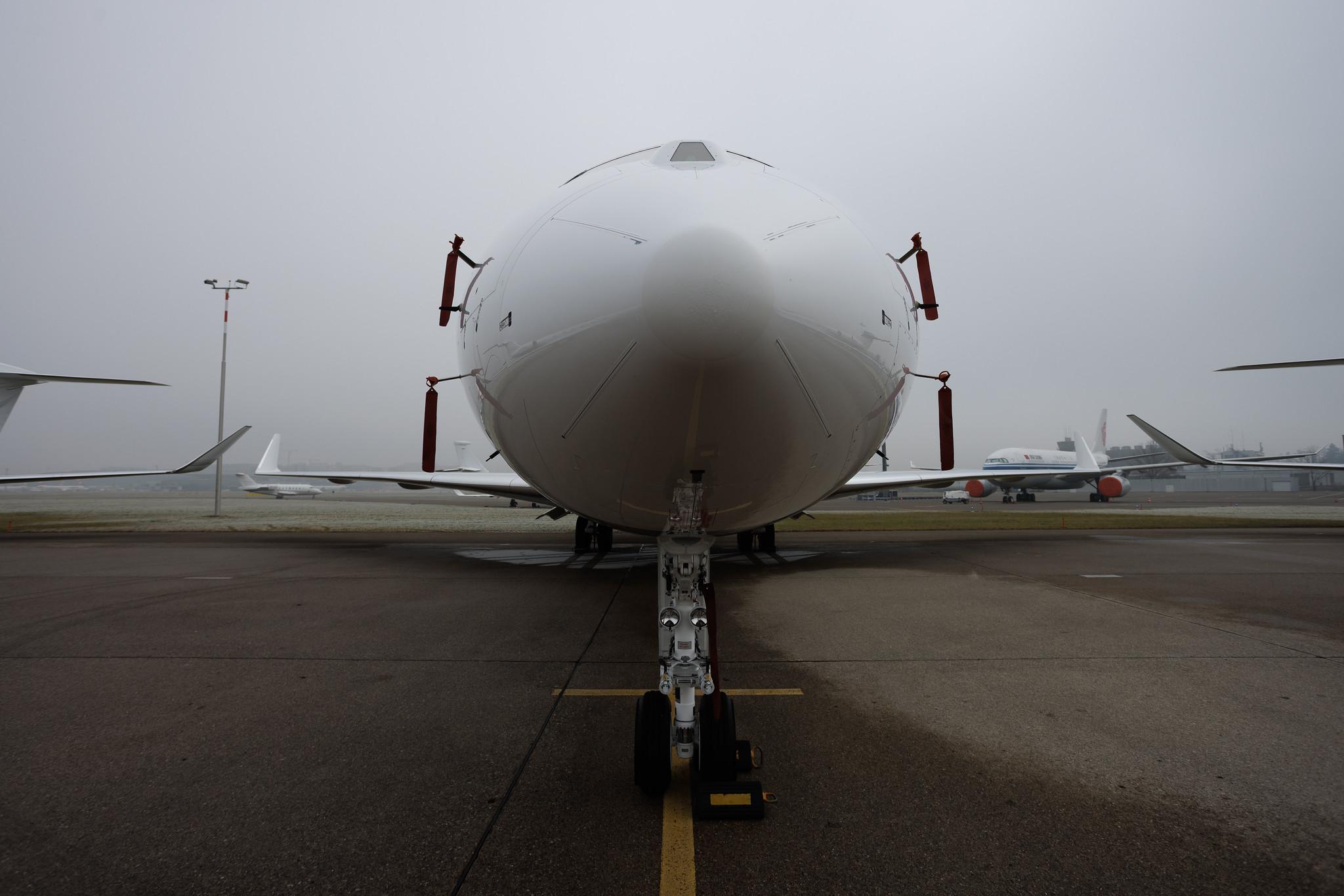 Flughafen Zürich: Solairus Aviation (TWY) | Bombardier Global 6500 GLEX | N80TE | MSN 60006