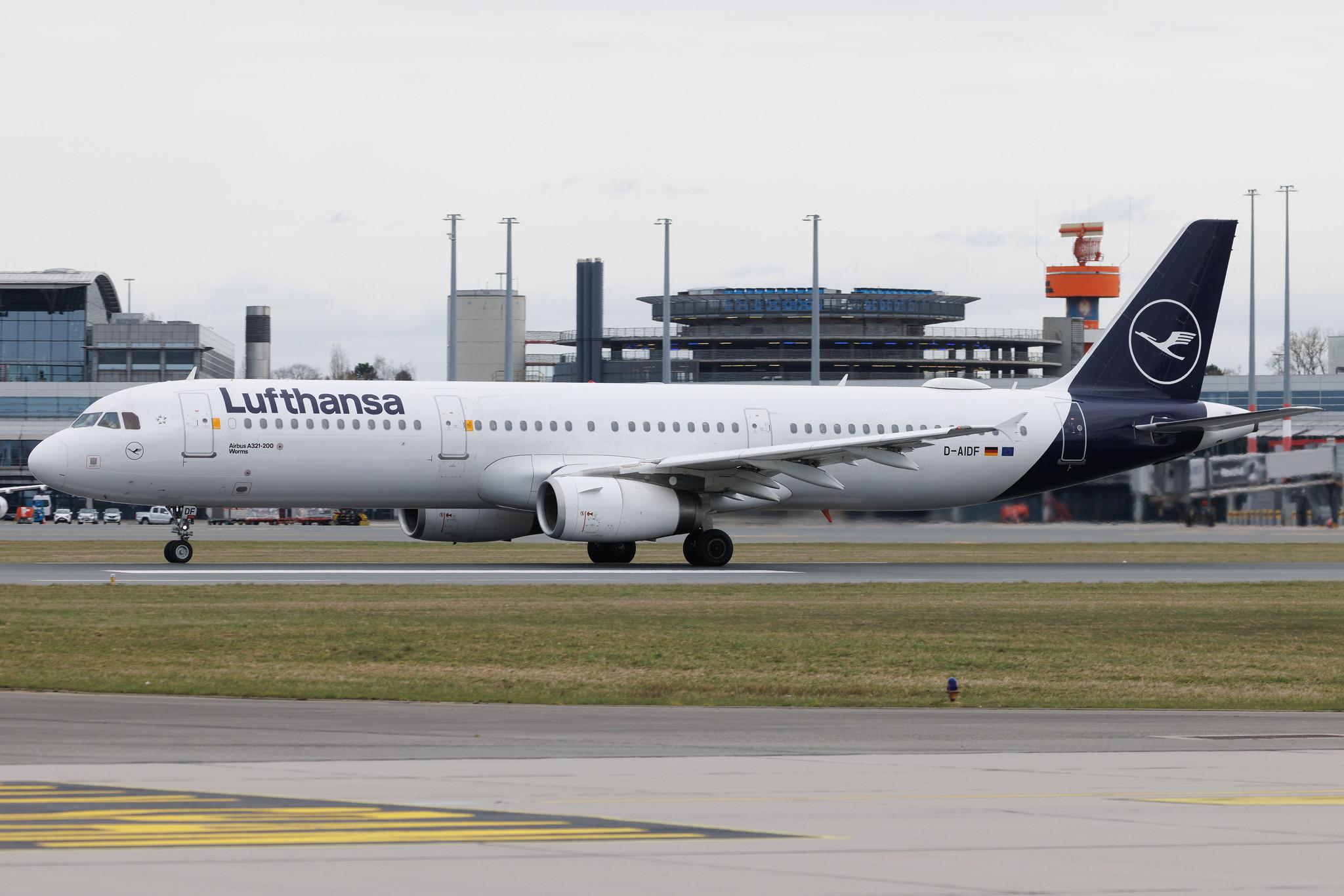 Hamburg Airport: Lufthansa (LH / DLH) | Airbus A321-231 A321 | D-AIDF | MSN 4626