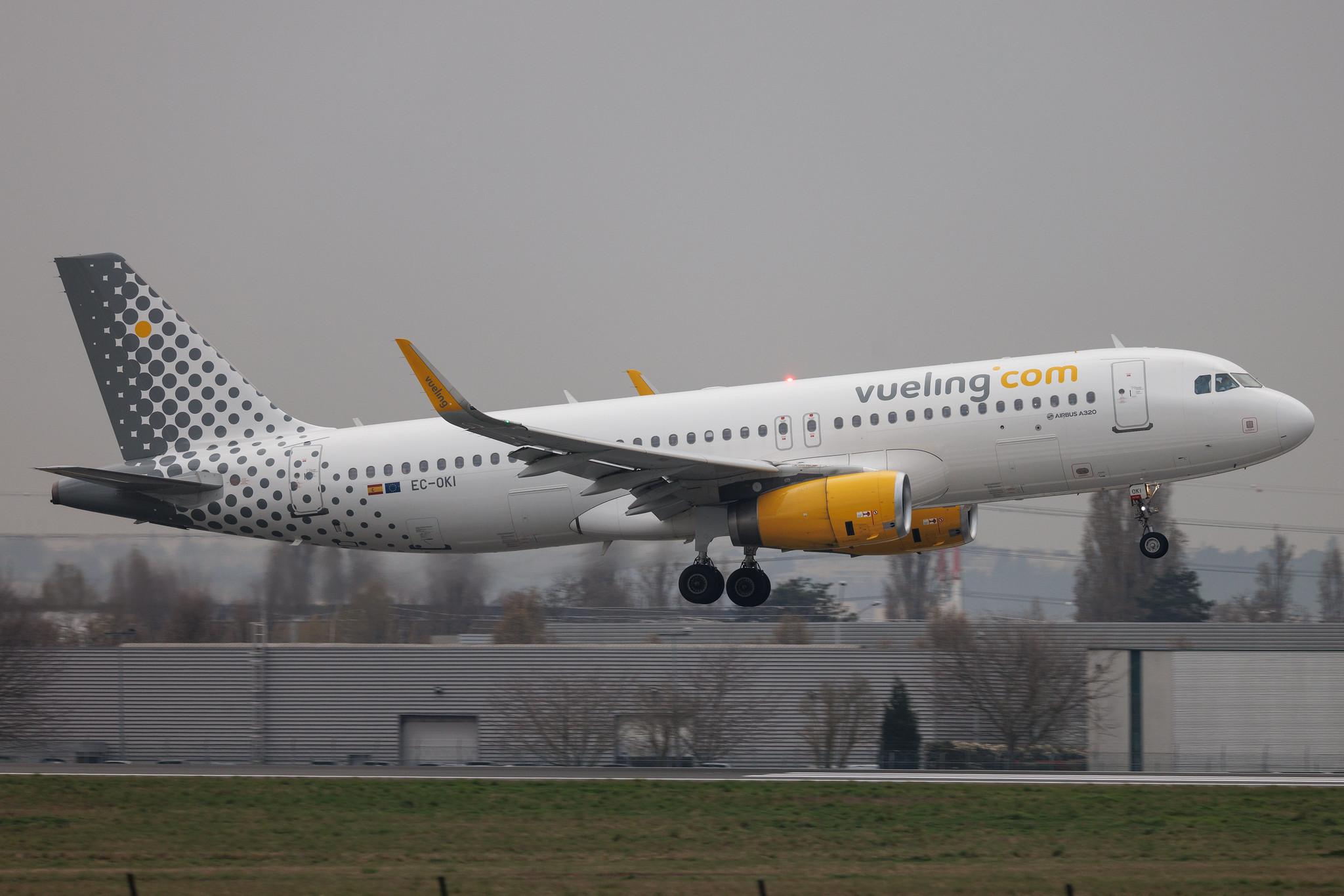 Paris Orly Airport: Vueling (VY / VLG) | Airbus A320-232 A320 | EC-OKI | MSN 07808
