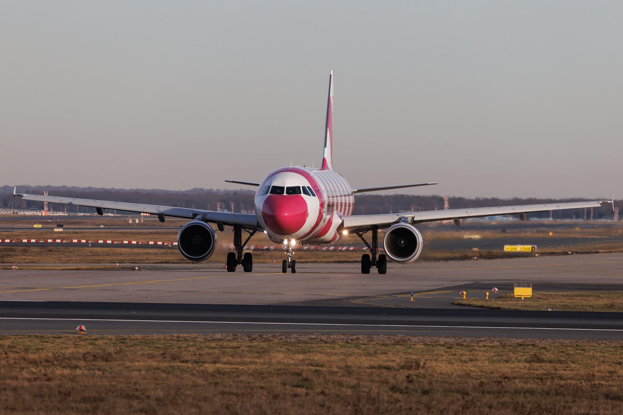 Frankfurt Airport: Condor (DE / CFG) | Livery: Breast Cancer Awareness Livery | Airbus A320-214 A320 | D-AICS | MSN 4478