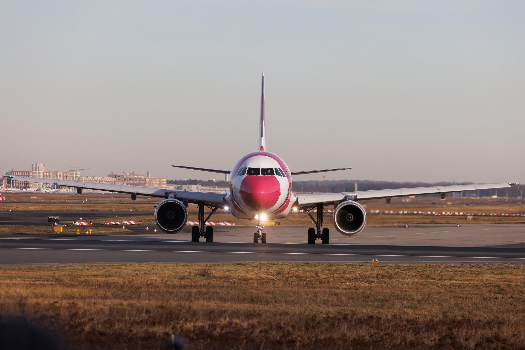 Frankfurt Airport: Condor (DE / CFG) | Livery: Breast Cancer Awareness Livery | Airbus A320-214 A320 | D-AICS | MSN 4478