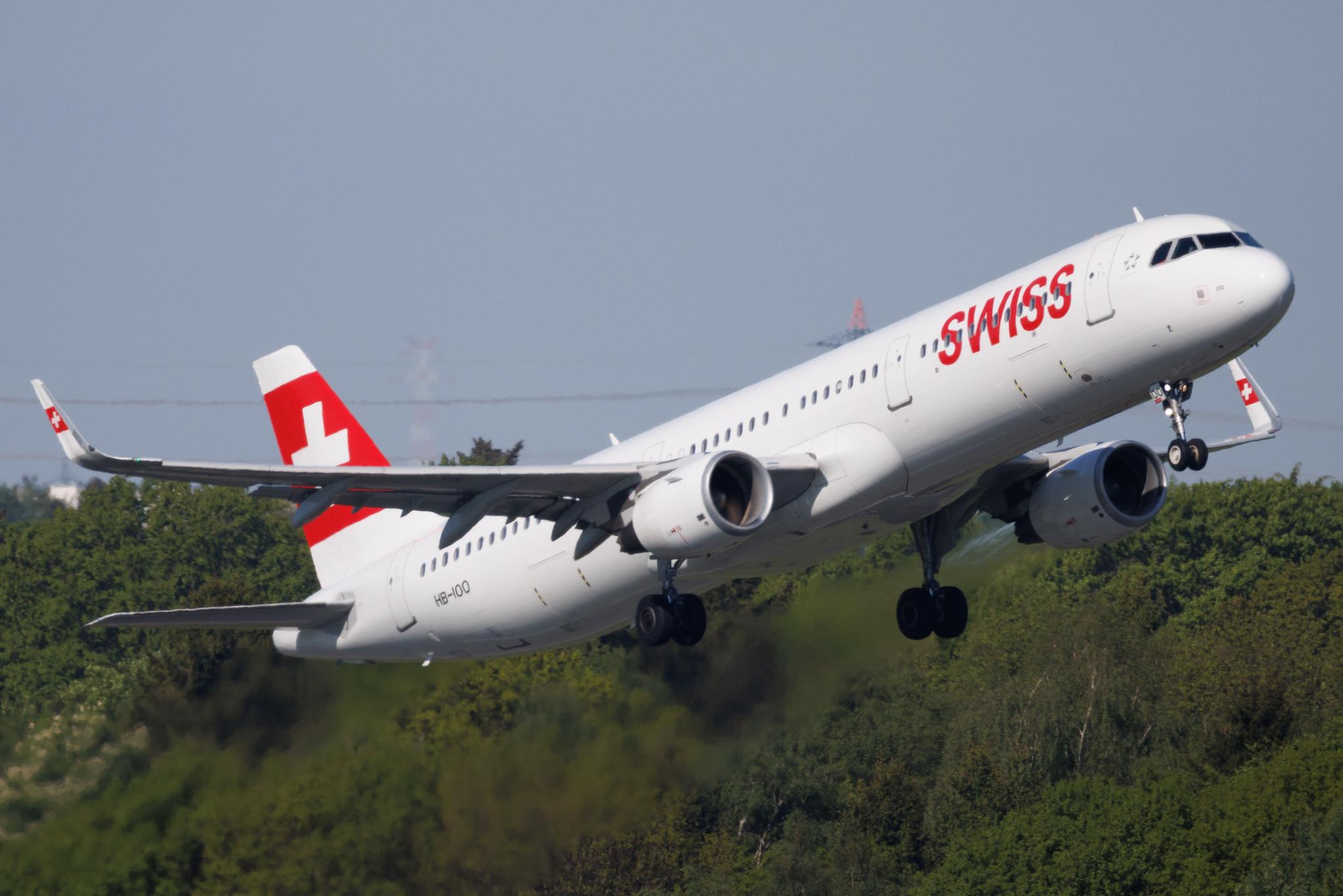 Hamburg Airport: Swiss (LX / SWR) | Airbus A321-212 A321 | HB-IOO | MSN 7007