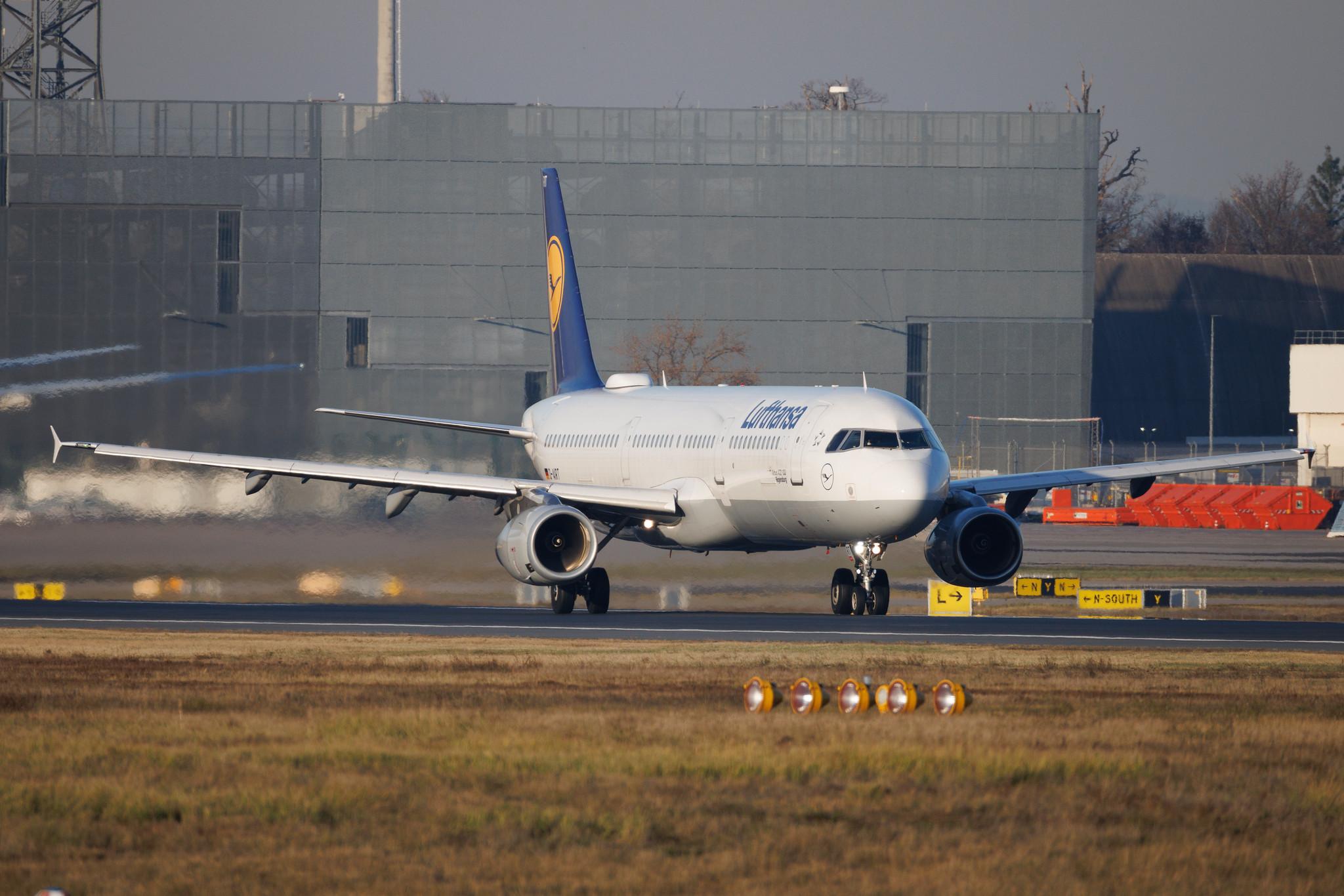 Frankfurt Airport: Lufthansa (LH / DLH) | Airbus A321-131 A321 | D-AIRT | MSN 0652