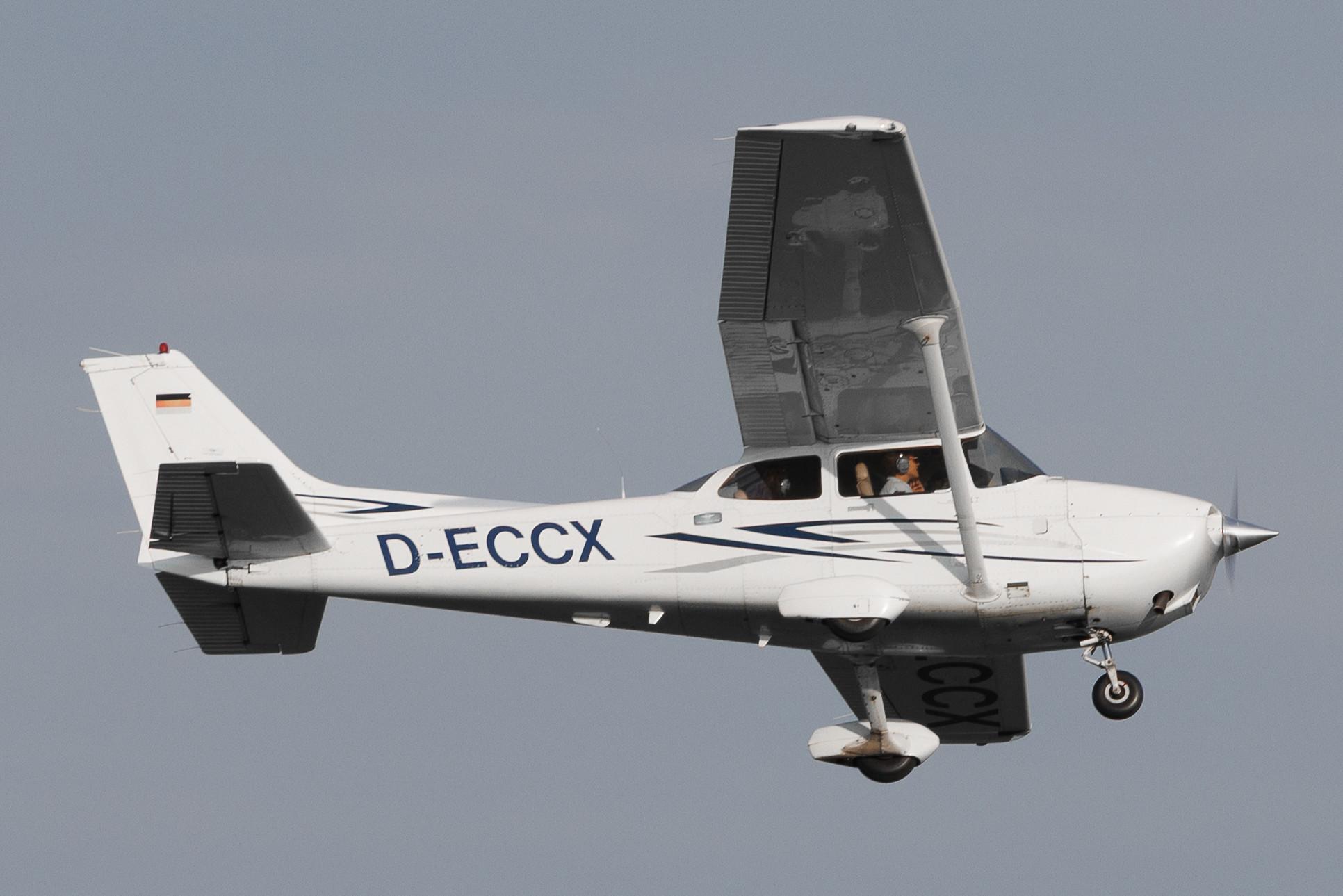 Hamburg Airport: Private owner | Cessna 172P Skyhawk II C172 | D-EOPX | MSN 172-75187