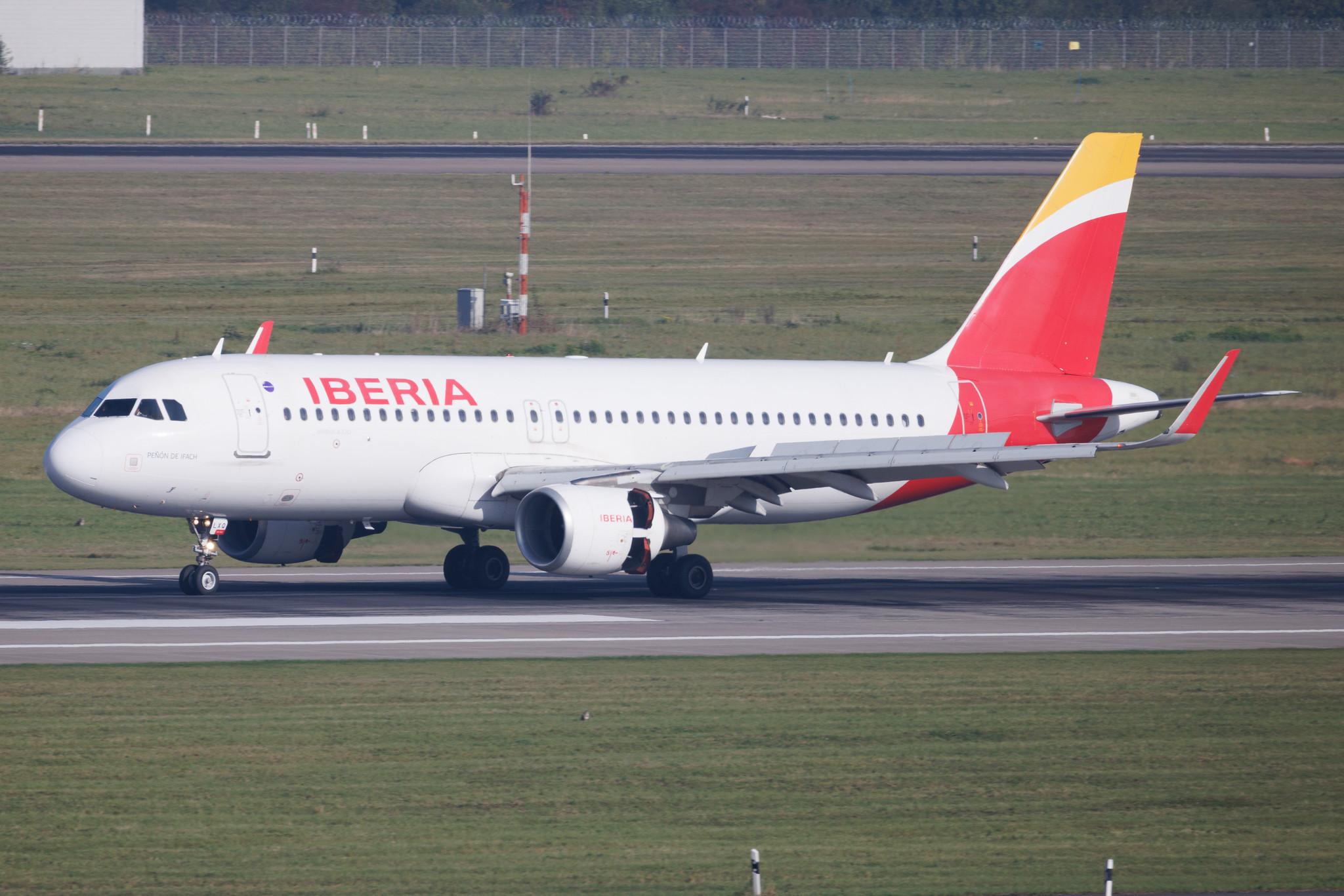 Düsseldorf Airport: Iberia (IB / IBE) | Airbus A320-216 A320 | EC-LXQ | MSN 5692