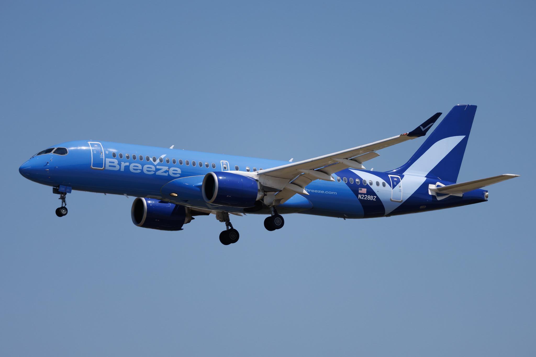 Los Angeles International Airport: Breeze Airways (MX / MXY) | Airbus A220-300 BCS3 | N228BZ | MSN 55241