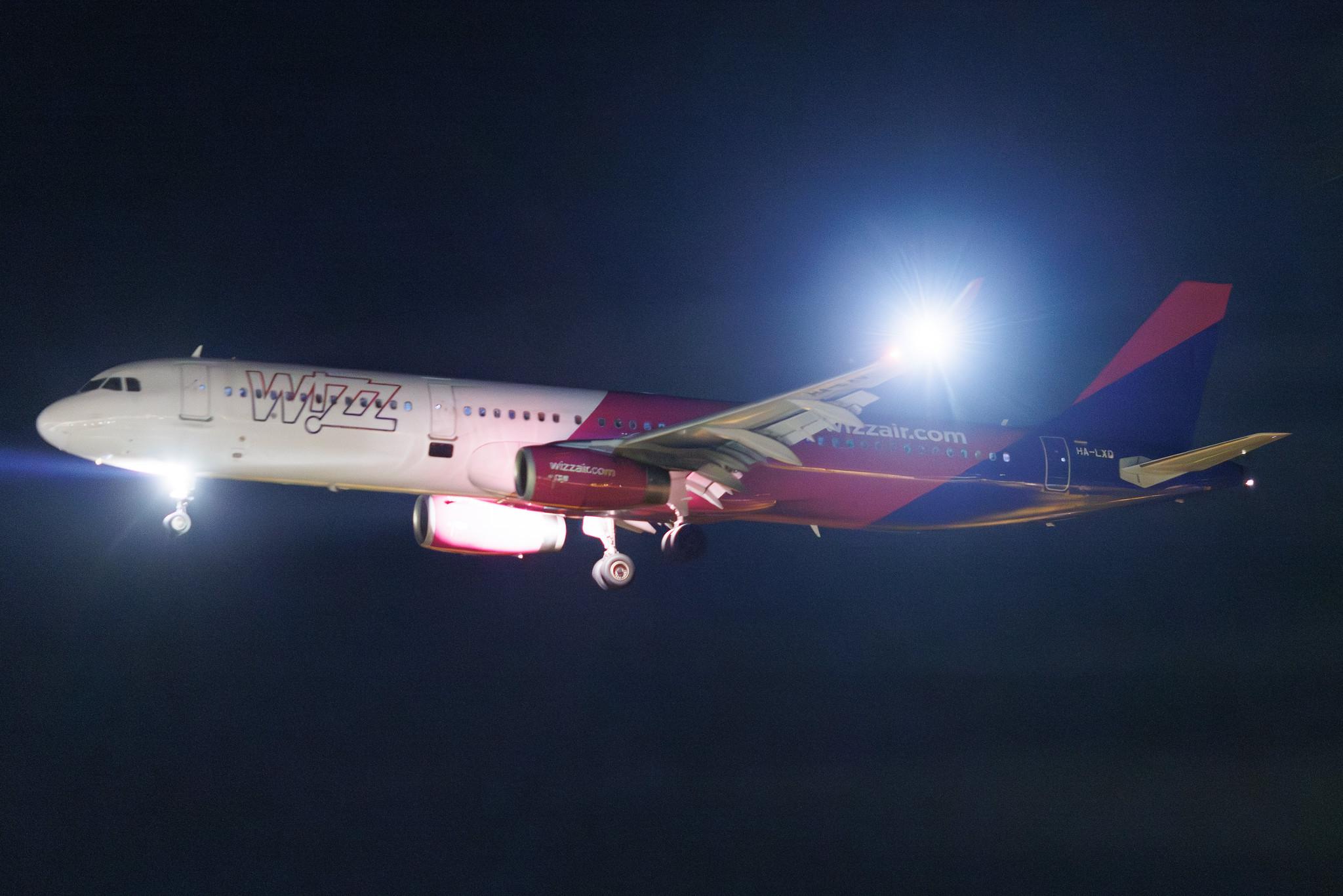 Hamburg Airport: Wizz Air (W6 / WZZ) | Airbus A321-231 A321 | HA-LXQ | MSN 07623