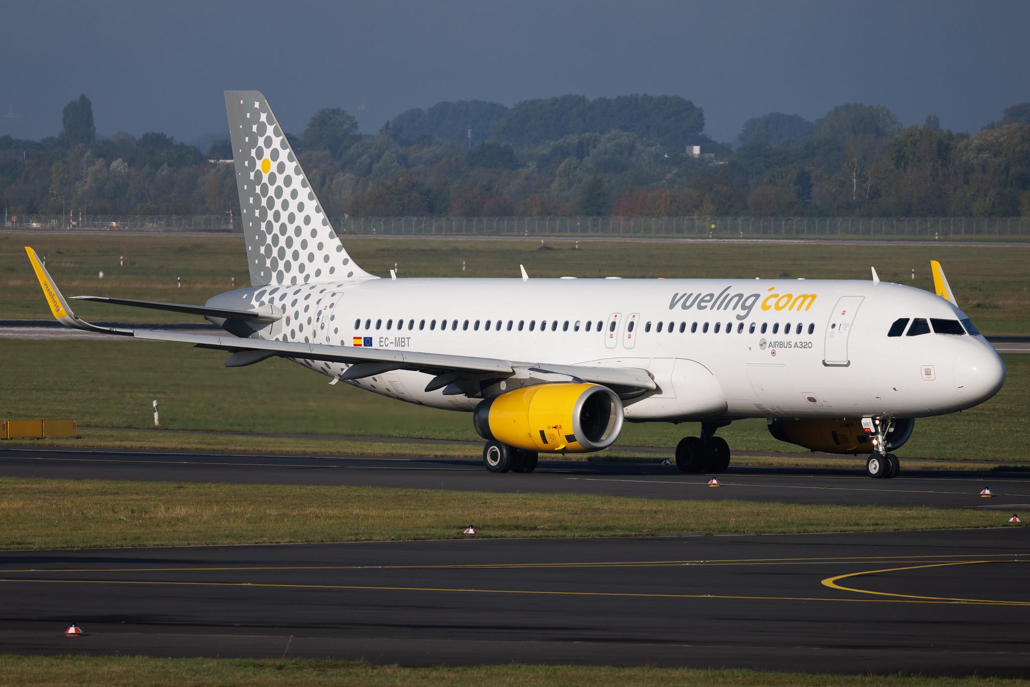 Düsseldorf Airport: Vueling (VY / VLG) | Airbus A320-232 A320 | EC-MBT | MSN 6128
